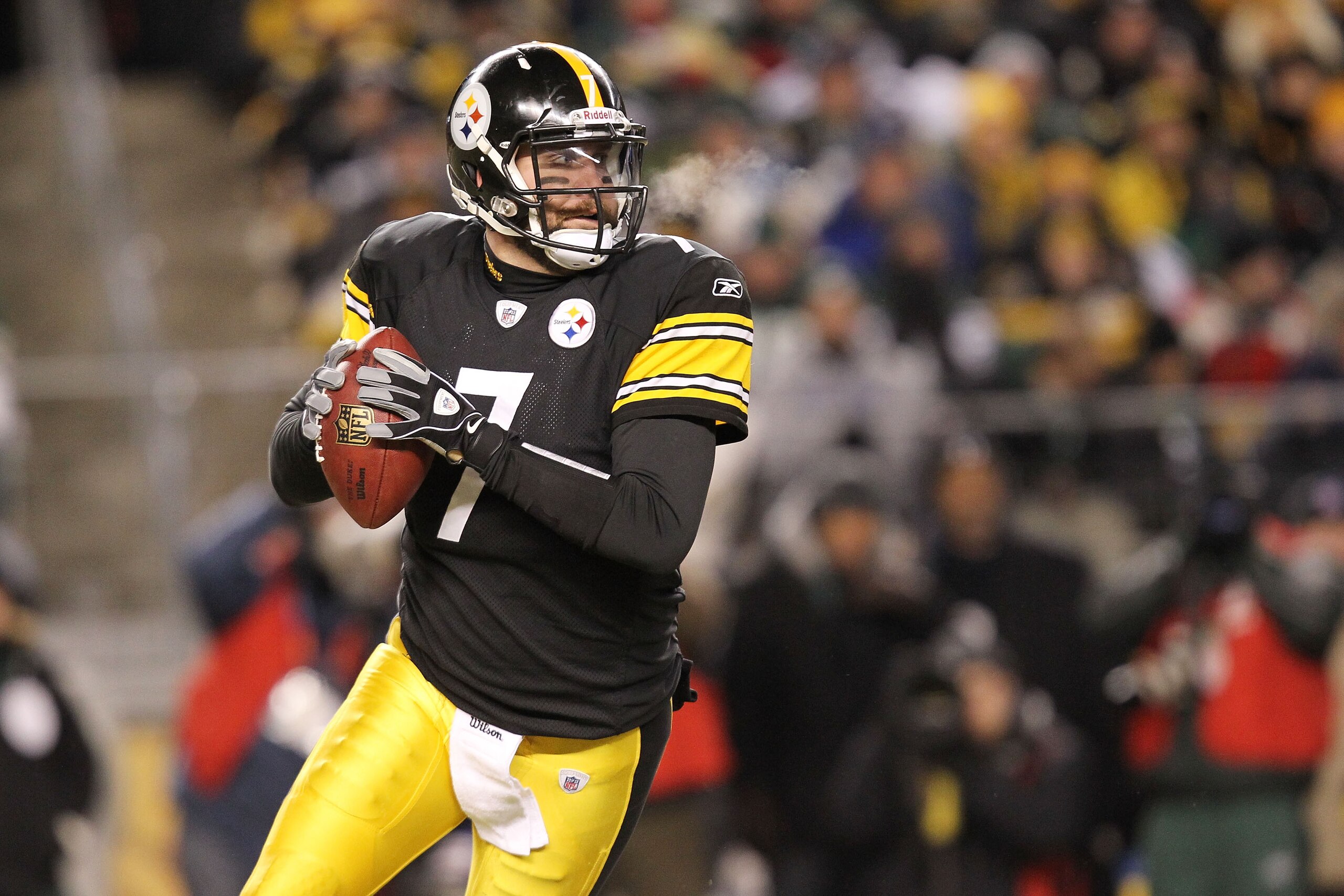PITTSBURGH, PA - JANUARY 23: Ben Roethlisberger #7 of the Pittsburgh Steelers drops back against the New York Jets in the 2011 AFC Championship game at Heinz Field on January 23, 2011 in Pittsburgh, Pennsylvania. The Steelers defeated the Jets 24 to 19. PITTSBURGH, PA - JANUARY 23: Ben Roethlisberger #7 of the Pittsburgh Steelers drops back against the New York Jets in the 2011 AFC Championship game at Heinz Field on January 23, 2011 in Pittsburgh, Pennsylvania. The Steelers defeated the Jets 24 to 19.