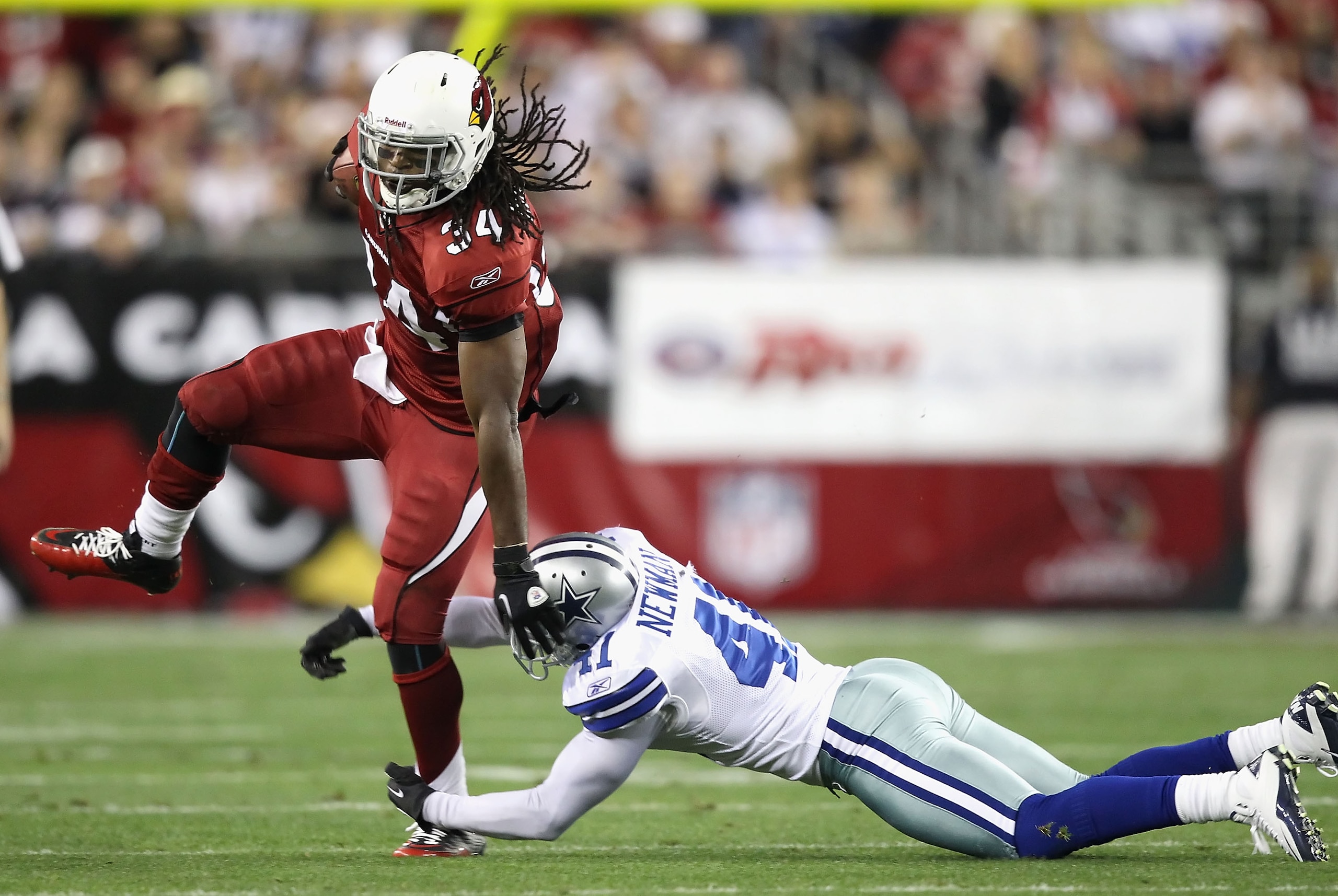 GLENDALE, AZ - DECEMBER 25:  Runningback Tim Hightower #34 of the Arizona Cardinals runs with the football during the NFL game against the Dallas Cowboys at the University of Phoenix Stadium on December 25, 2010 in Glendale, Arizona.  The Cardinals defeat