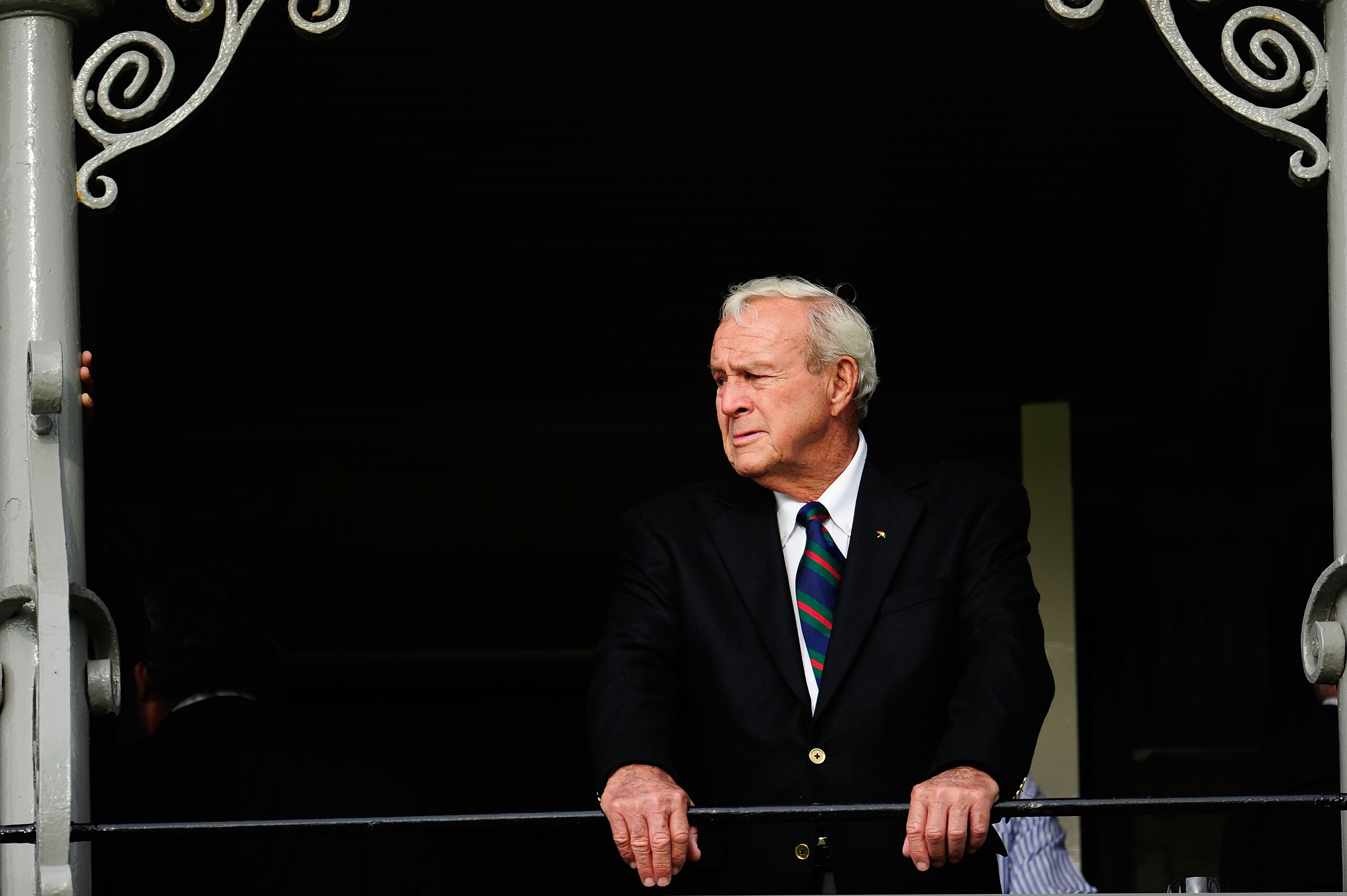 ST ANDREWS, SCOTLAND - JULY 13: Arnold Palmer of the USA stands on the balcony before the past champions dinner before the 139th Open Championship on the Old Course, St Andrews on July 13, 2010 in St Andrews, Scotland. (Photo by Stuart Franklin/Getty Im ST ANDREWS, SCOTLAND - JULY 13: Arnold Palmer of the USA stands on the balcony before the past champions dinner before the 139th Open Championship on the Old Course, St Andrews on July 13, 2010 in St Andrews, Scotland. (Photo by Stuart Franklin/Getty Im