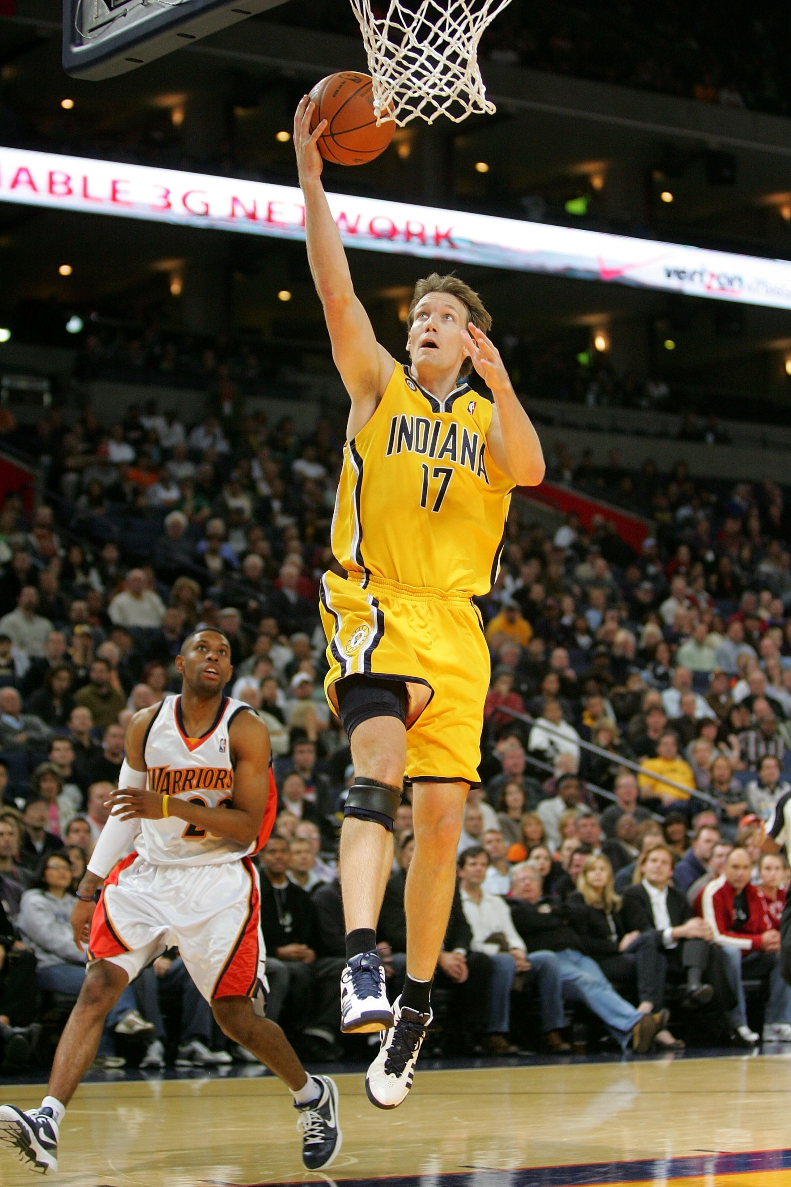 OAKLAND, CA - NOVEMBER 30:  Mike Dunleavy #17 of the Indiana Pacers in action during their game against the Golden State Warriors at Oracle Arena on November 30, 2009 in Oakland, California. NOTE TO USER: User expressly acknowledges and agrees that, by do