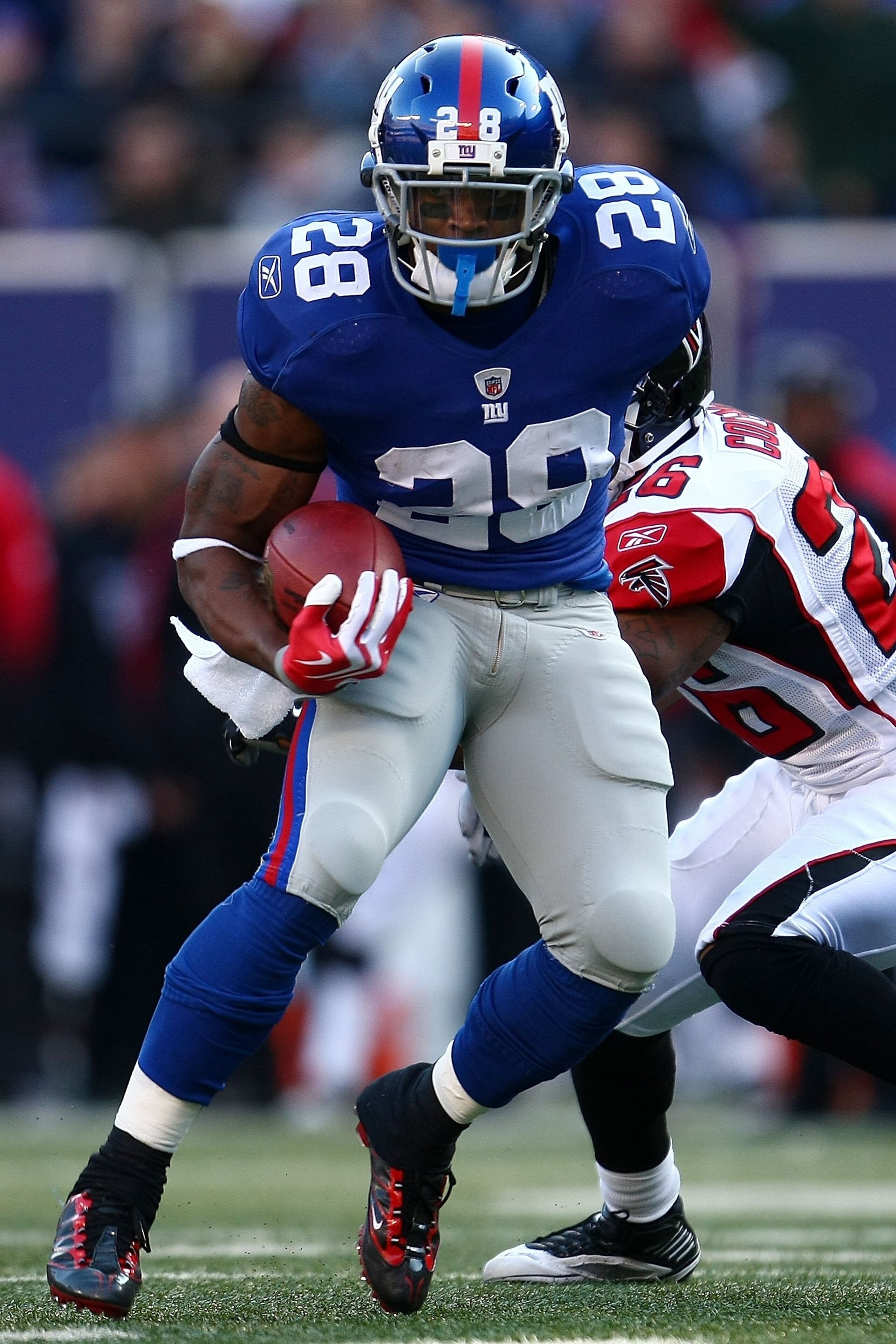 EAST RUTHERFORD, NJ - NOVEMBER 22: Danny Ware #28 of the New York Giants makes a break against the San Diego Chargers on November 8, 2009 at Giants Stadium in East Rutherford, New Jersey.  (Photo by Chris McGrath/Getty Images)