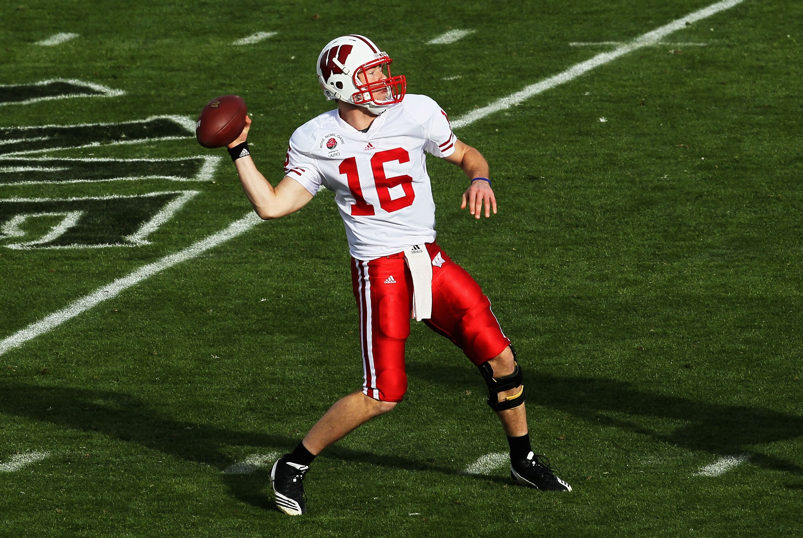PASADENA, CA - JANUARY 01: Quarterback Scott Tolzien #16 of the Wisconsin Badgers looks to pass the ball against the TCU Horned Frogs during the 97th Rose Bowl game on January 1, 2011 in Pasadena, California. (Photo by Stephen Dunn/Getty Images) PASADENA, CA - JANUARY 01: Quarterback Scott Tolzien #16 of the Wisconsin Badgers looks to pass the ball against the TCU Horned Frogs during the 97th Rose Bowl game on January 1, 2011 in Pasadena, California. (Photo by Stephen Dunn/Getty Images)