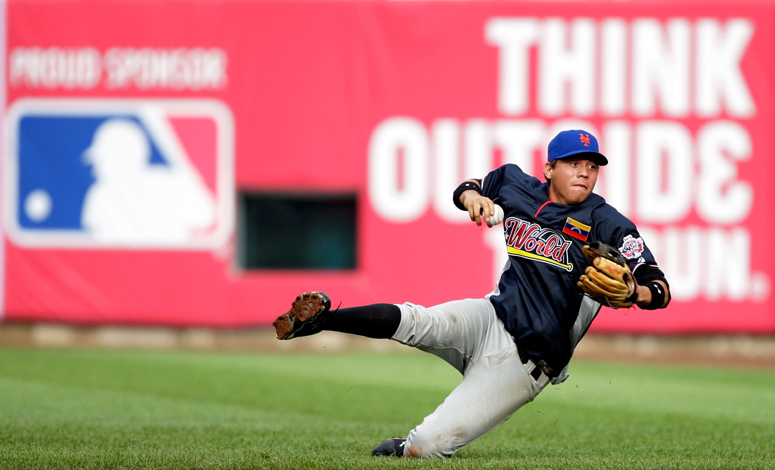 ST LOUIS, MO - JULY 12:  World Futures All-Star Wilmer Flores of the New York Mets tries to throw to first base against the U.S. Futures All-Stars during the 2009 XM All-Star Futures Game at Busch Stadium on July 12, 2009 the in St. Louis, Missouri.  (Pho
