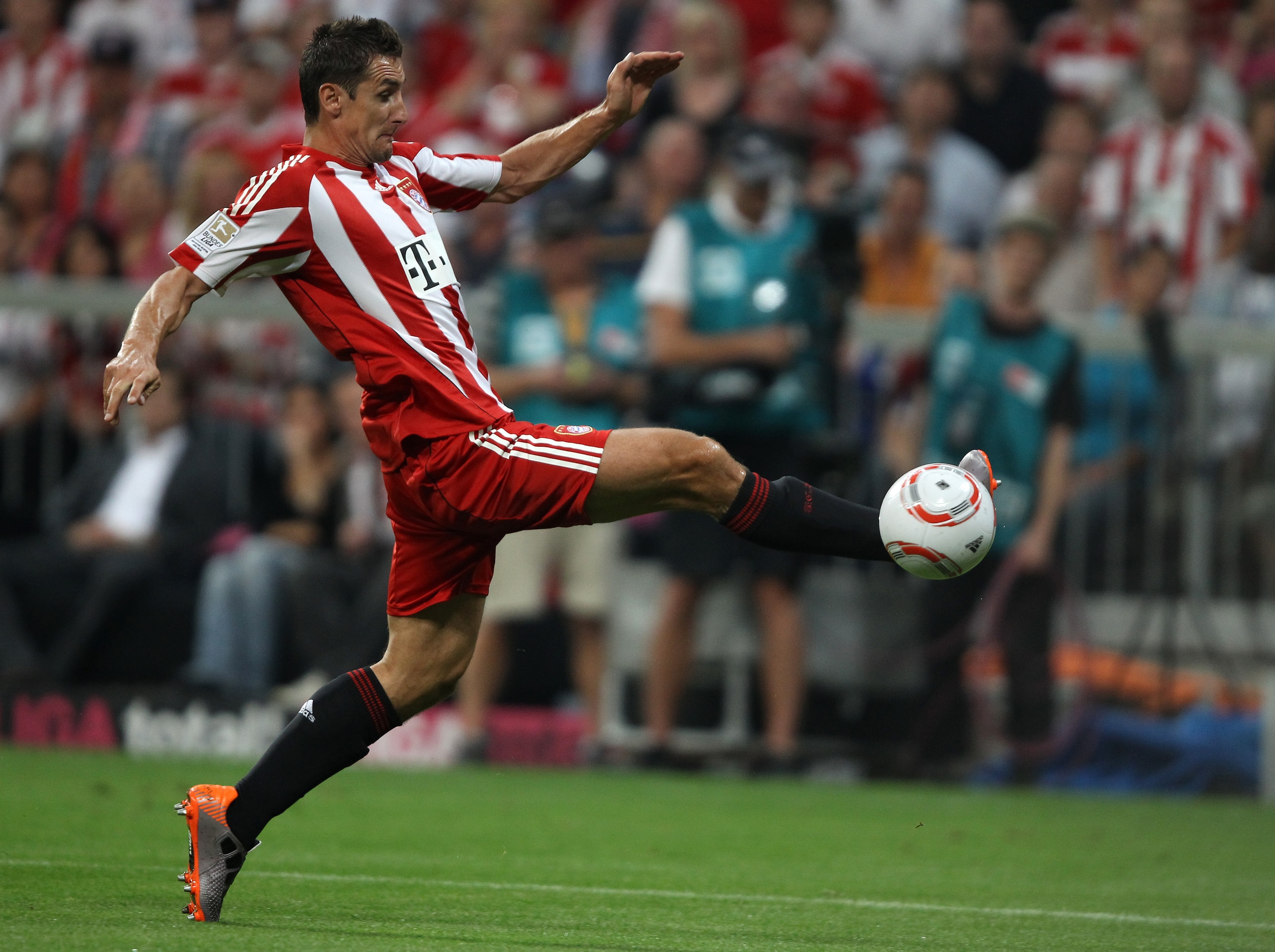 MUNICH, GERMANY - AUGUST 20: Miroslav Klose of Bayern controls the ball during the Bundesliga match between FC Bayern Muenchen and VfL Wolfsburg at Allianz Arena on August 20, 2010 in Munich, Germany. (Photo by Clive Brunskill/Getty Images) MUNICH, GERMANY - AUGUST 20: Miroslav Klose of Bayern controls the ball during the Bundesliga match between FC Bayern Muenchen and VfL Wolfsburg at Allianz Arena on August 20, 2010 in Munich, Germany. (Photo by Clive Brunskill/Getty Images)