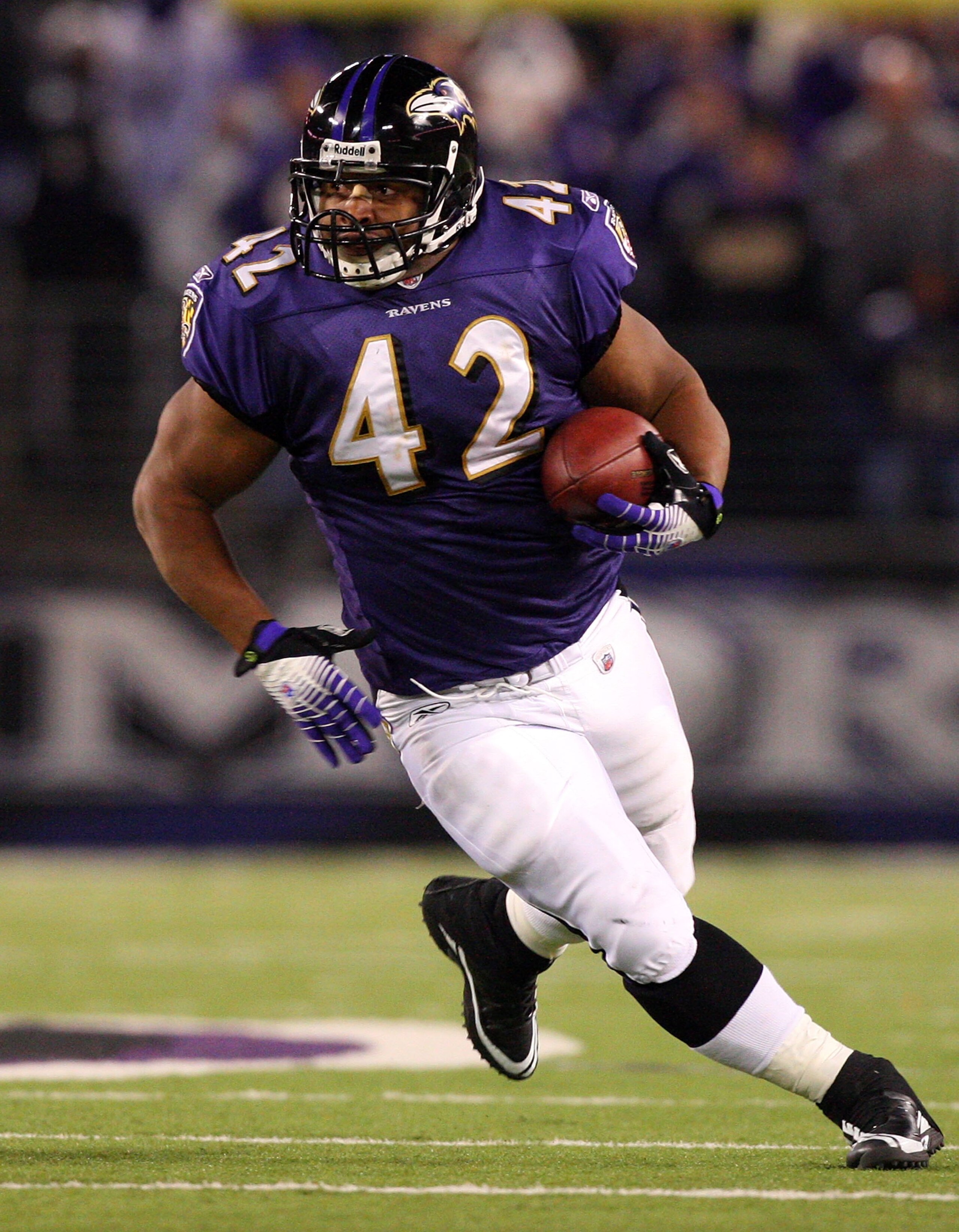 BALTIMORE - DECEMBER 14:  Lorenzo Neal #42 of the Baltimore Ravens runs the ball against the Pittsburgh Steelers on December 14, 2008 at M&T Bank Stadium in Baltimore, Maryland.  The Steelers defeated the Ravens 13-9.  (Photo by Jim McIsaac/Getty Images)