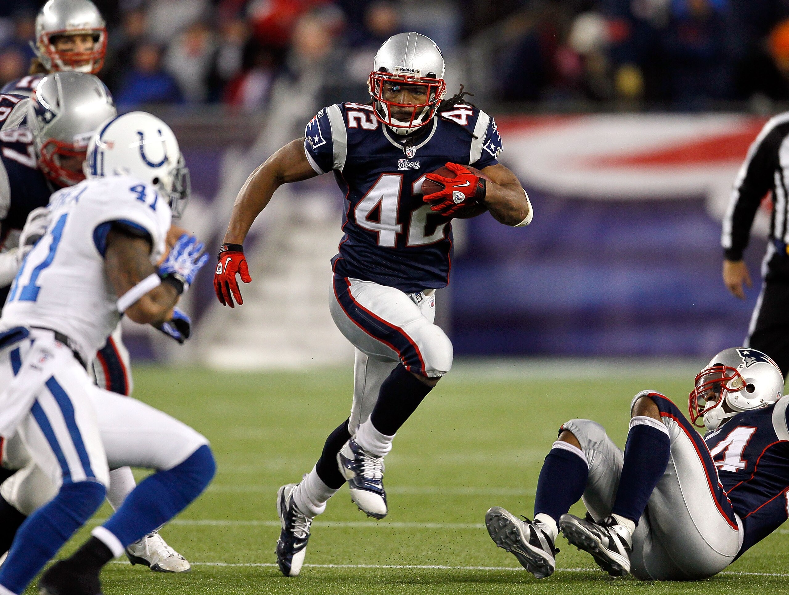 FOXBORO, MA - NOVEMBER 21:  BenJarvus Green-Ellis #42 of the New England Patriots gains yards against the Indianapolis Colts in the second half at Gillette Stadium on November 21, 2010 in Foxboro, Massachusetts. (Photo by Jim Rogash/Getty Images)