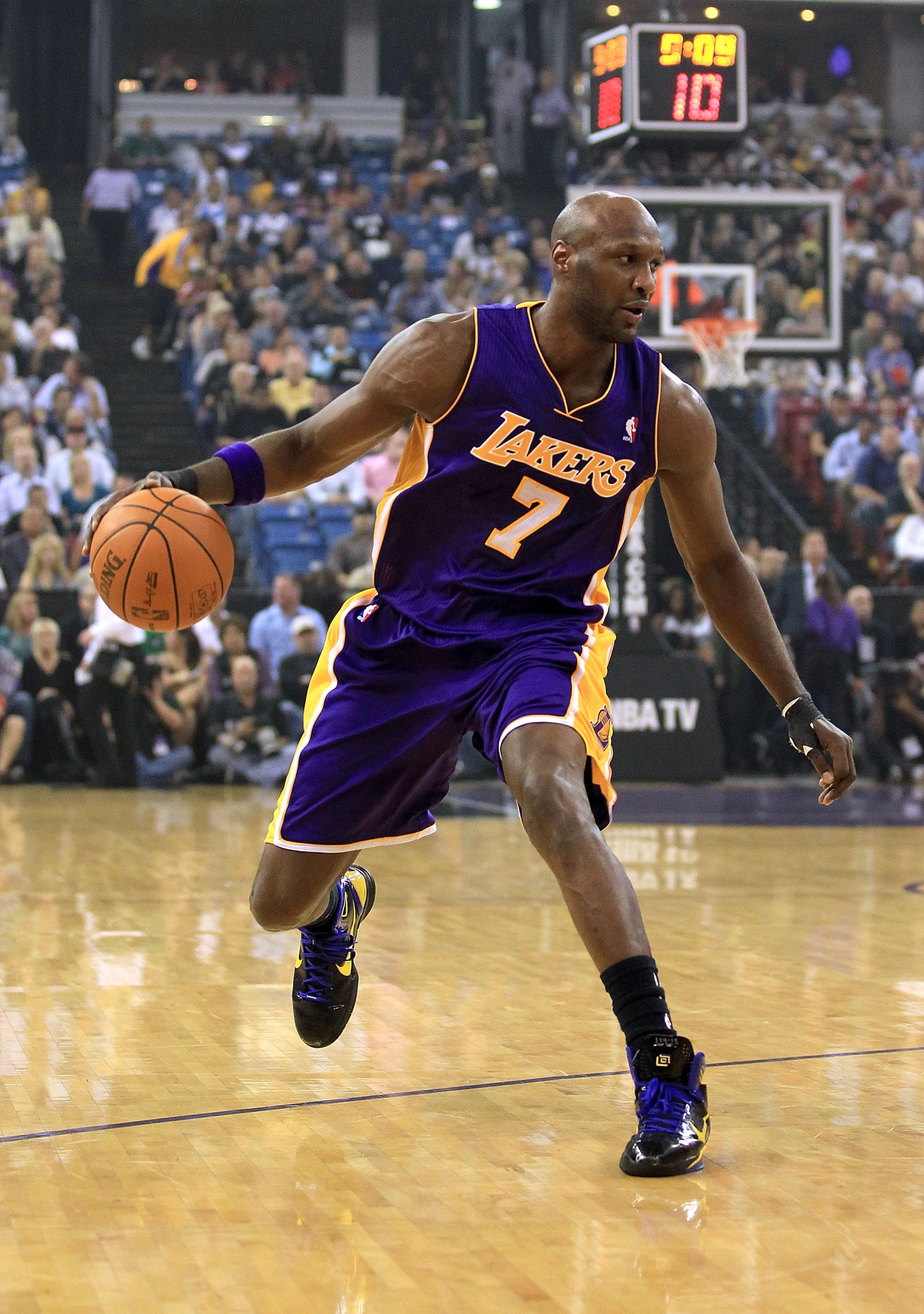 SACRAMENTO, CA - NOVEMBER 03:  Lamar Odom #7 of the Los Angeles Lakers in action against the Sacramento Kings at ARCO Arena on November 3, 2010 in Sacramento, California.  NOTE TO USER: User expressly acknowledges and agrees that, by downloading and or us