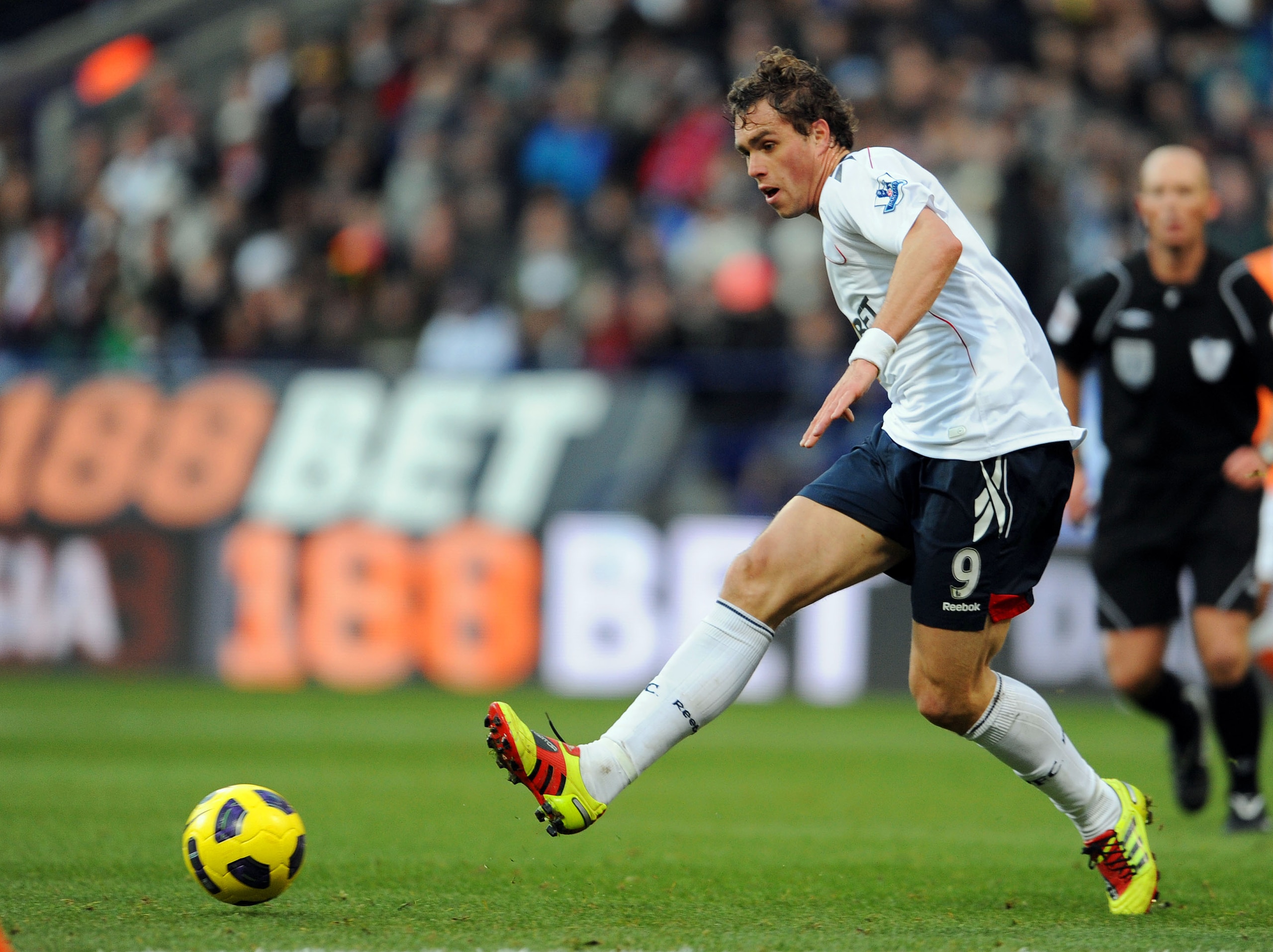 BOLTON, UNITED KINGDOM - NOVEMBER 27: Johan Elmander of Bolton in action during the Barclays Premier League match between Bolton Wanderers and Blackpool at the Reebok Stadium on November 27, 2010 in Bolton, England. (Photo by Clint Hughes/Getty Images) BOLTON, UNITED KINGDOM - NOVEMBER 27: Johan Elmander of Bolton in action during the Barclays Premier League match between Bolton Wanderers and Blackpool at the Reebok Stadium on November 27, 2010 in Bolton, England. (Photo by Clint Hughes/Getty Images)