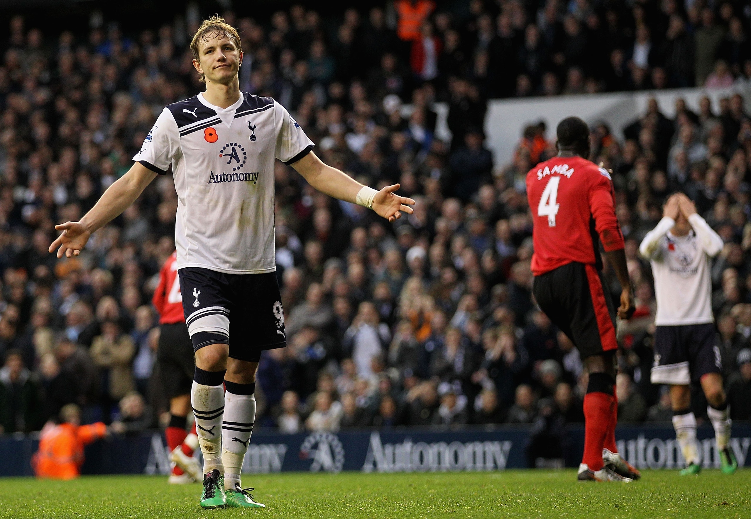 LONDON, ENGLAND - NOVEMBER 13: Roman Pavlyuchenko of Tottenham misses a penalty during the Barclays Premier League match between Tottenham Hotspur and Blackburn Rovers at White Hart Lane on November 13, 2010 in London, England. (Photo by Hamish Blair/Ge LONDON, ENGLAND - NOVEMBER 13: Roman Pavlyuchenko of Tottenham misses a penalty during the Barclays Premier League match between Tottenham Hotspur and Blackburn Rovers at White Hart Lane on November 13, 2010 in London, England. (Photo by Hamish Blair/Ge