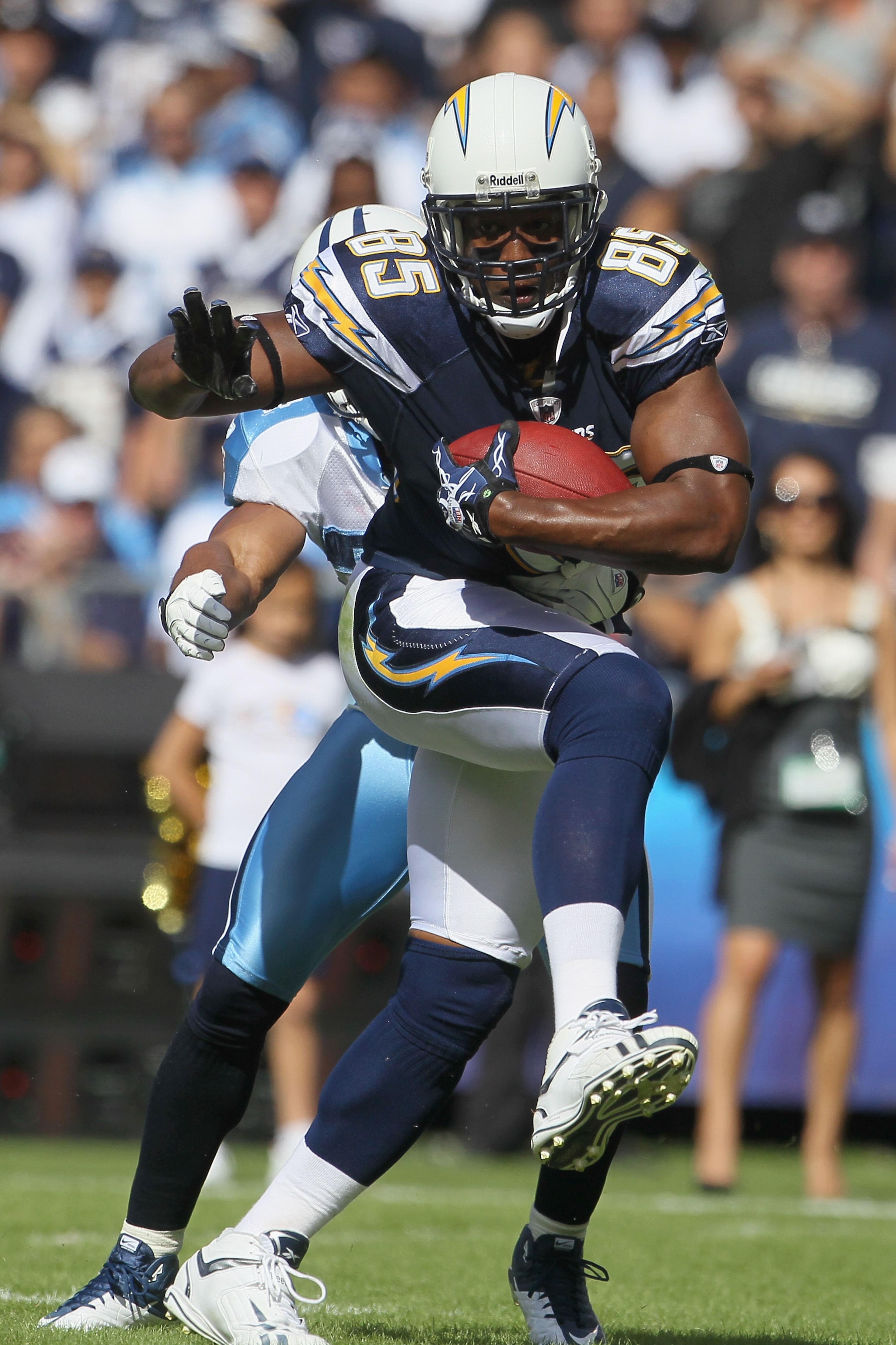 SAN DIEGO - OCTOBER 31: Tight end Antonio Gates #85 of the San Diego Chargers carries the ball against the Tennessee Titans in the game at Qualcomm Stadium on October 31, 2010 in San Diego, California. The Chargers defeated the Titans 33-25. (Photo by J SAN DIEGO - OCTOBER 31: Tight end Antonio Gates #85 of the San Diego Chargers carries the ball against the Tennessee Titans in the game at Qualcomm Stadium on October 31, 2010 in San Diego, California. The Chargers defeated the Titans 33-25. (Photo by J
