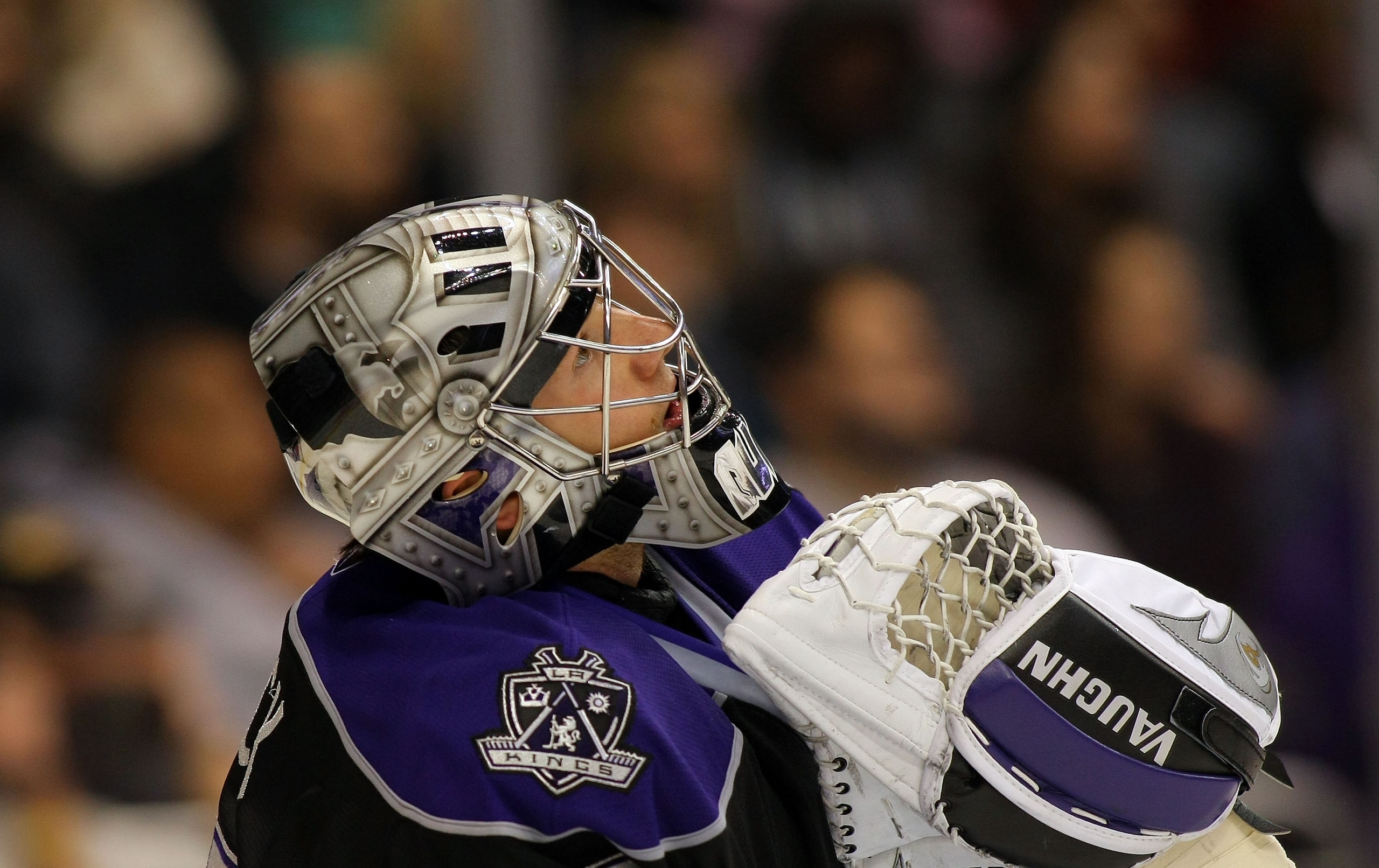 LOS ANGELES, CA - JANUARY 26:  Goaltender Jonathan Quick #32 of the Los Angeles Kings looks up to the scoreboard during a break in their NHL game against the San Jose Sharks at Staples Center on January 26, 2011 in Los Angeles, California. The Kings defea