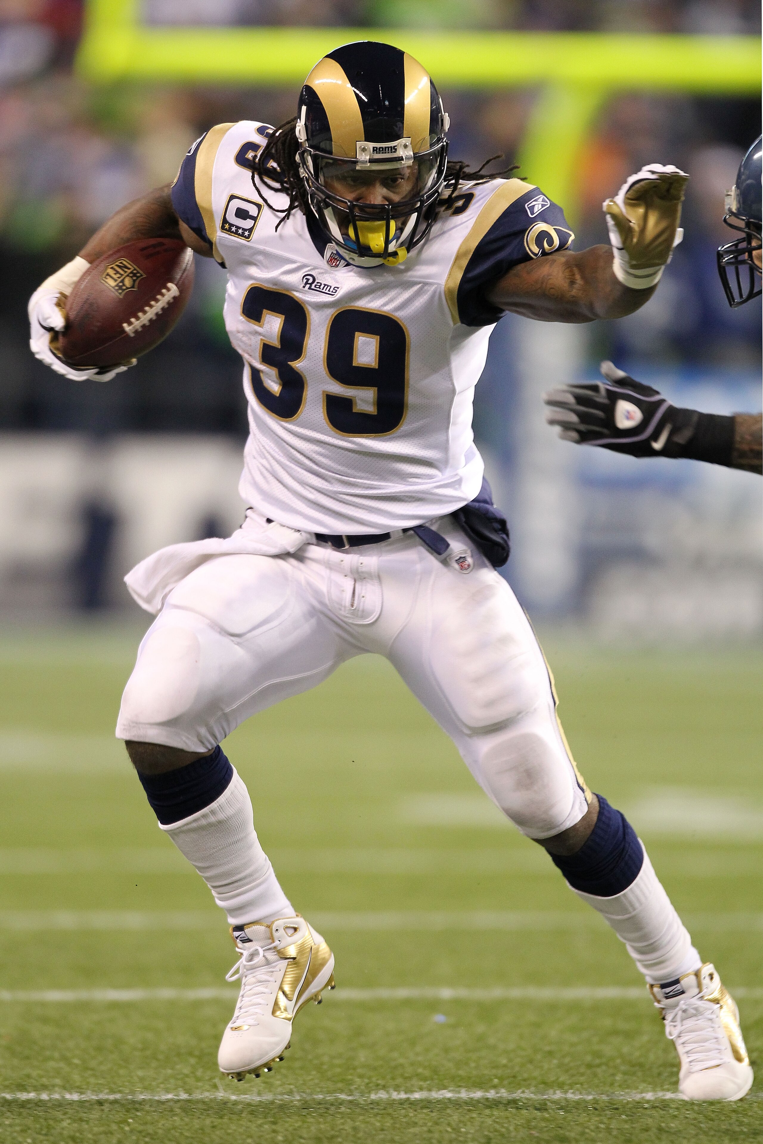 SEATTLE, WA - JANUARY 02:  Running back Steven Jackson #39 of the St. Louis Rams rushes with the ball against the Seattle Seahawks during their game at Qwest Field on January 2, 2011 in Seattle, Washington.  (Photo by Otto Greule Jr/Getty Images)