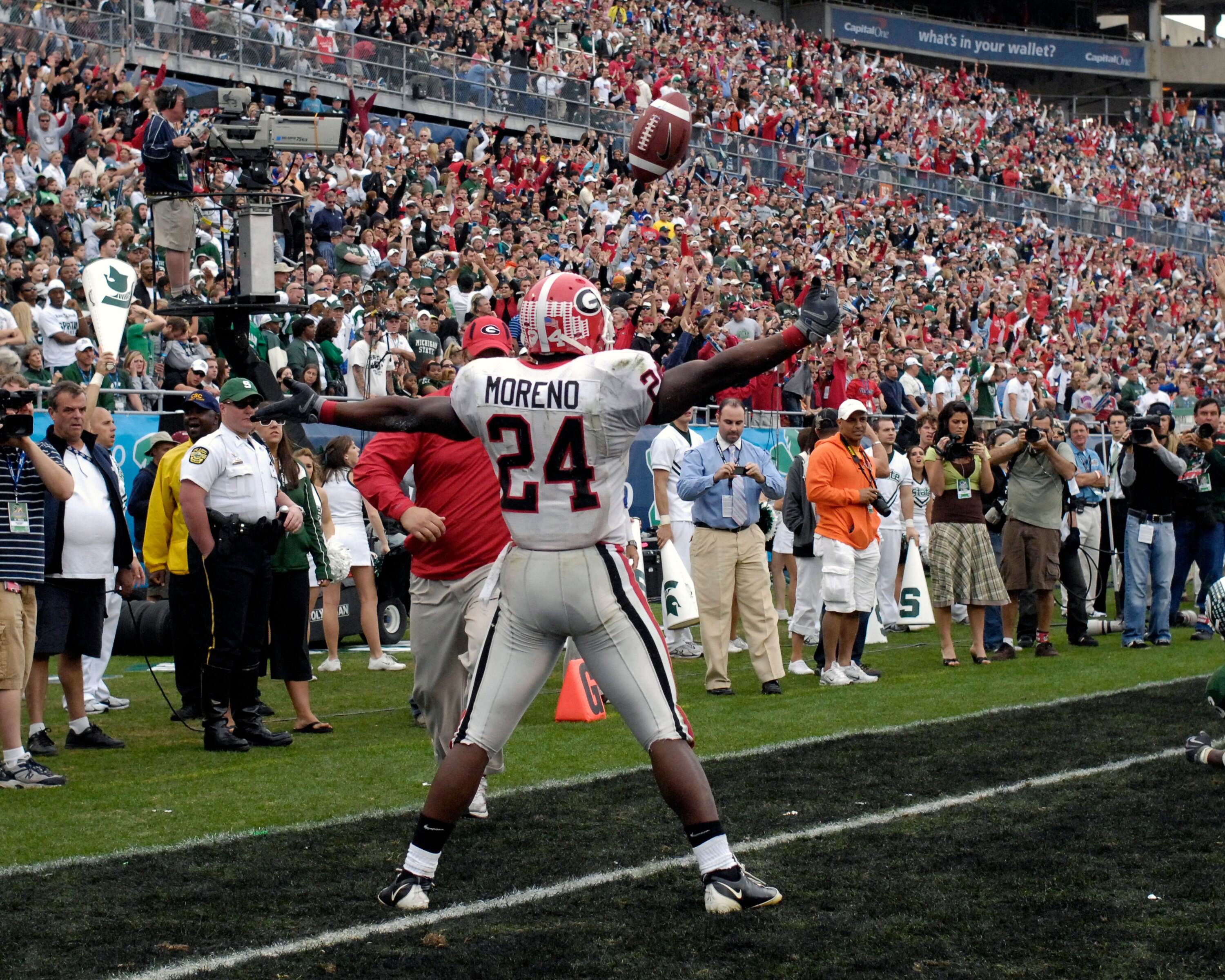 ORLANDO, FL - JANUARY 1: Running back Knowshon Moreno #24 of the University of Georgia celebrates a touchdown catch against the Michigan State Spartans during the 2009 Capital One Bowl at the Citrus Bowl on January 1, 2009 in Orlando, Florida.  (Photo by