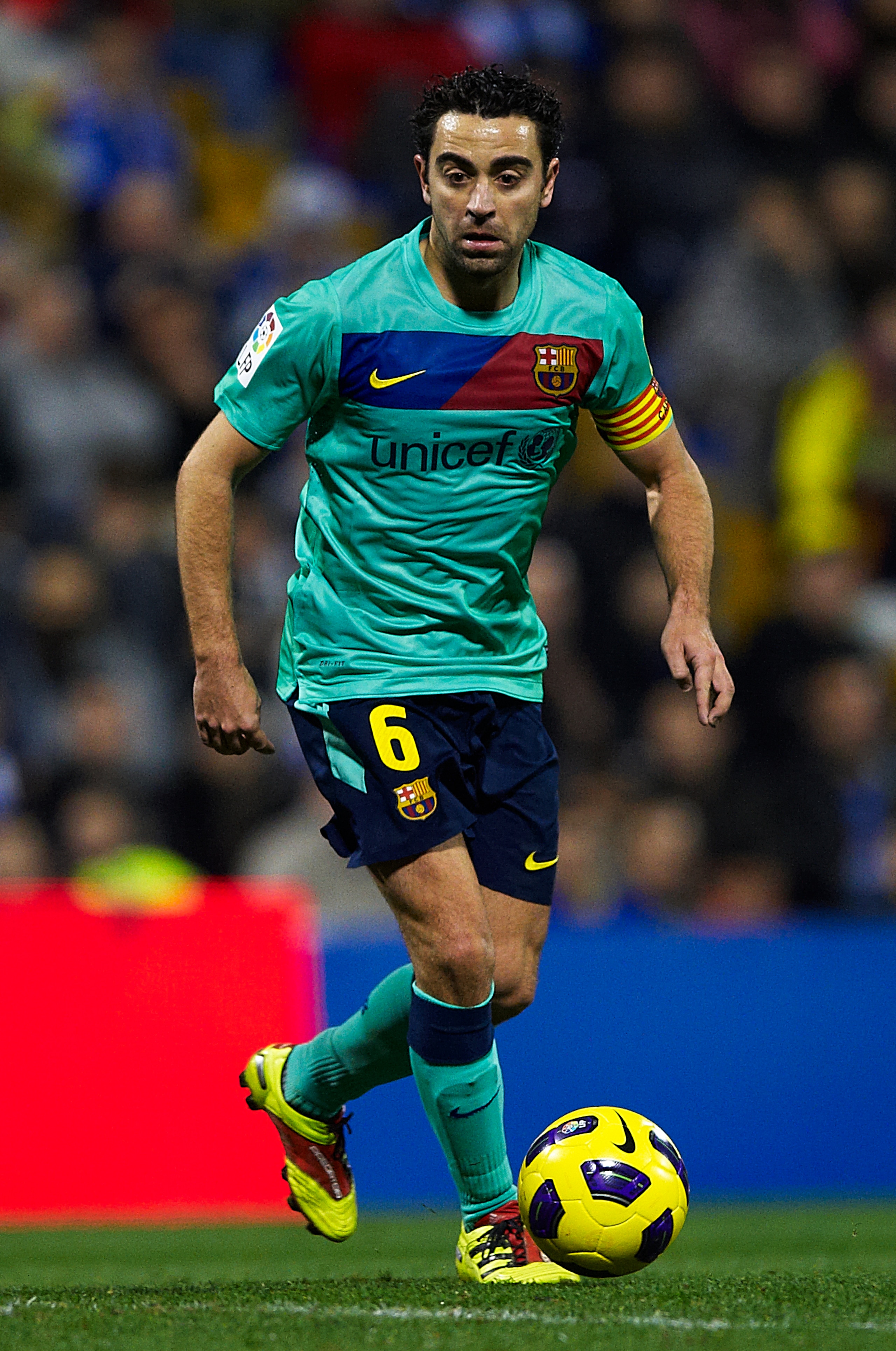 ALICANTE, SPAIN - JANUARY 29:  Xavi Hernandez of Barcelona in action during the la Liga match between Hercules and Barcelona at Estadio Jose Rico Perez on January 29, 2011 in Alicante, Spain. Barcelona won 0-3.  (Photo by Manuel Queimadelos Alonso/Getty I