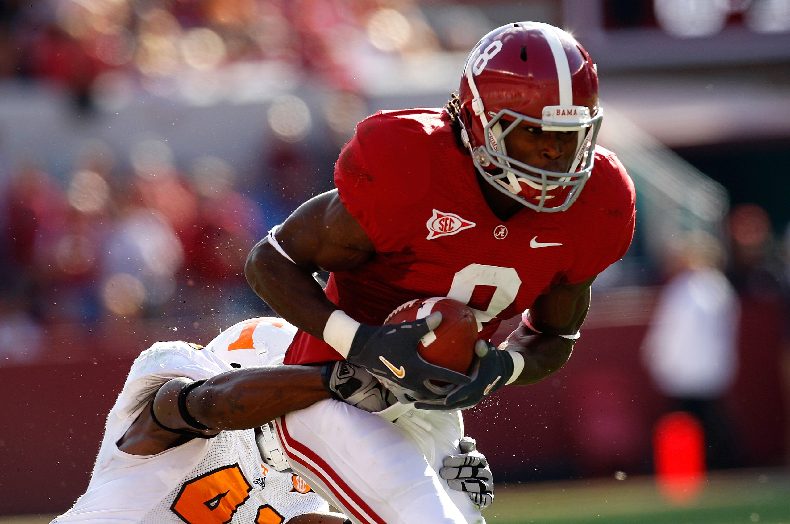 TUSCALOOSA, AL - OCTOBER 24:  Julio Jones #8 of the Alabama Crimson Tide is tackled by Dennis Rogan #41 of the Tennessee Volunteers at Bryant-Denny Stadium on October 24, 2009 in Tuscaloosa, Alabama.  (Photo by Kevin C. Cox/Getty Images)