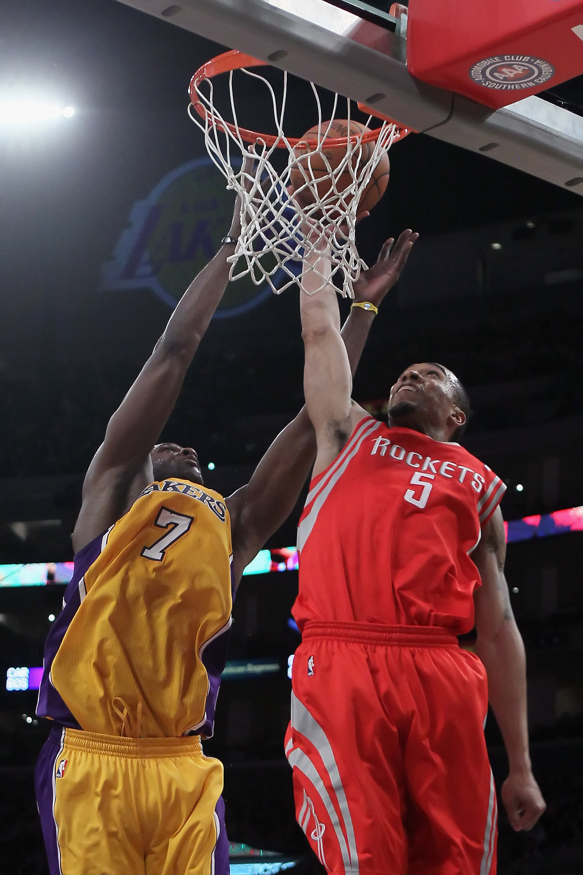 LOS ANGELES, CA - FEBRUARY 01:  Lamar Odom #7 of the Los Angeles Lakers and Courtney Lee #5 of the Houston Rockets battle for a rebound in the second half at Staples Center on February 1, 2011 in Los Angeles, California. The Lakers defeated the Rockets 11