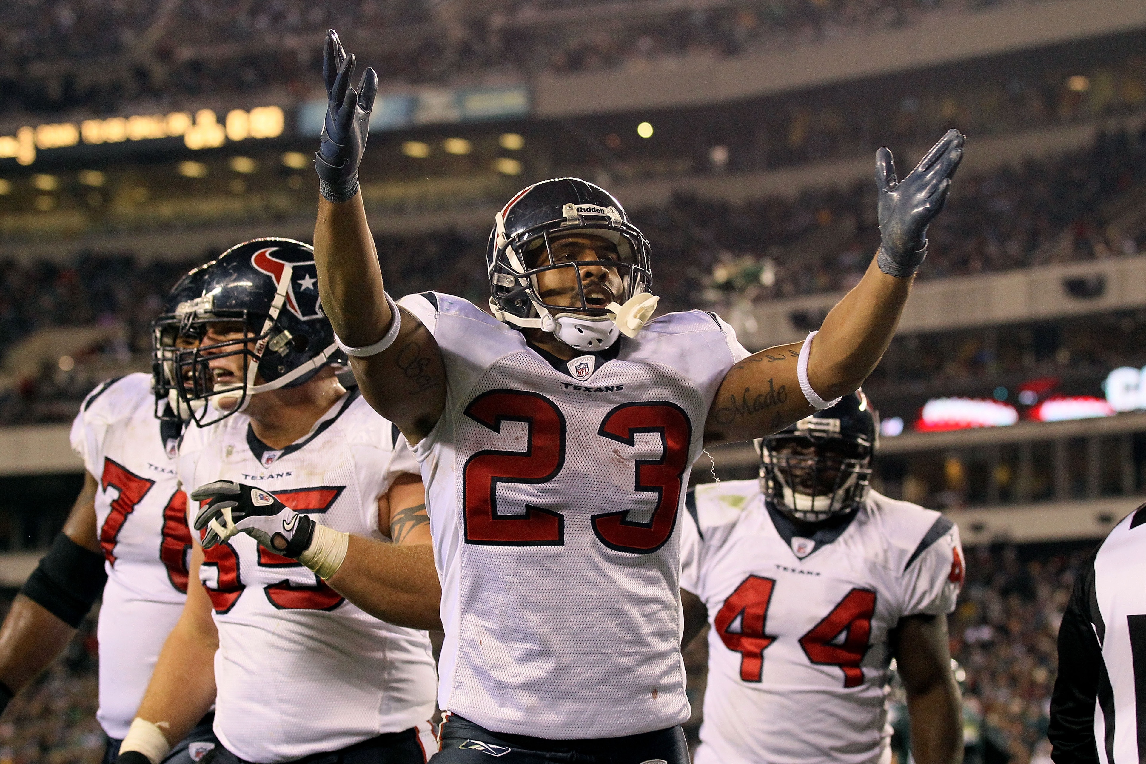 PHILADELPHIA, PA - DECEMBER 02: Arian Foster #23 of the Houston Texans celebrates after he scored a 3-yard rushing touchdown in the third quarter against the Philadelphia Eagles at Lincoln Financial Field on December 2, 2010 in Philadelphia, Pennsylvania PHILADELPHIA, PA - DECEMBER 02: Arian Foster #23 of the Houston Texans celebrates after he scored a 3-yard rushing touchdown in the third quarter against the Philadelphia Eagles at Lincoln Financial Field on December 2, 2010 in Philadelphia, Pennsylvania