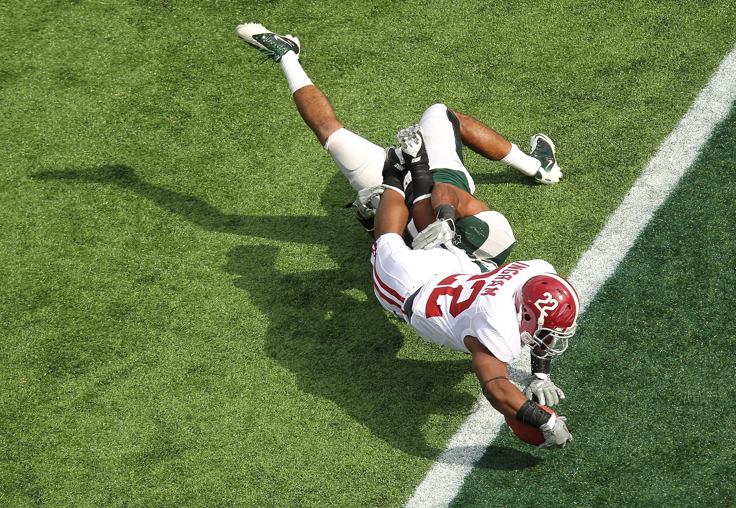 ORLANDO, FL - JANUARY 01:  Mark Ingram #22 of the Alabama Crimson Tide scores a touchdown during the Capitol One Bowl against the Michigan State Spartans at the Florida Citrus Bowl on January 1, 2011 in Orlando, Florida.  (Photo by Mike Ehrmann/Getty Imag