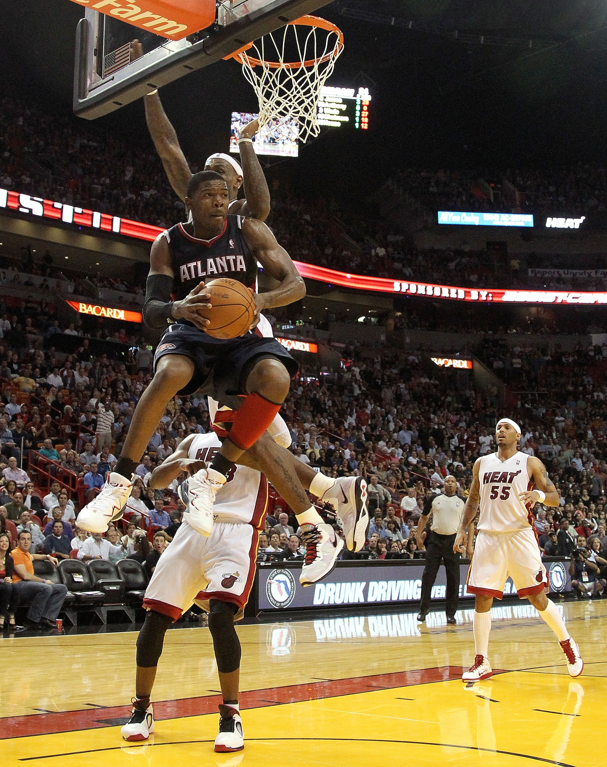 MIAMI, FL - JANUARY 18: Joe Johnson #2 of the Atlanta Hawks passes out of traffic during a game against the Miami Heat at American Airlines Arena on January 18, 2011 in Miami, Florida. NOTE TO USER: User expressly acknowledges and agrees that, by downloa MIAMI, FL - JANUARY 18: Joe Johnson #2 of the Atlanta Hawks passes out of traffic during a game against the Miami Heat at American Airlines Arena on January 18, 2011 in Miami, Florida. NOTE TO USER: User expressly acknowledges and agrees that, by downloa