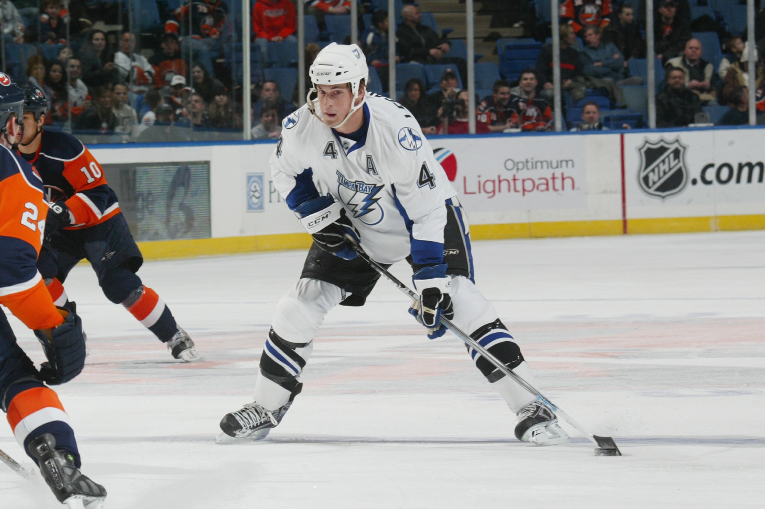 UNIONDALE, NY - FEBRUARY 21: Vincent Lecavalier #4 of the Tampa Bay Lightning skates against the New York Islanders on February 21, 2008 at the Nassau Coliseum in Uniondale, New York. The Islanders defeated the Lightning 1-0. (Photo by Bruce Bennett/Get UNIONDALE, NY - FEBRUARY 21: Vincent Lecavalier #4 of the Tampa Bay Lightning skates against the New York Islanders on February 21, 2008 at the Nassau Coliseum in Uniondale, New York. The Islanders defeated the Lightning 1-0. (Photo by Bruce Bennett/Get