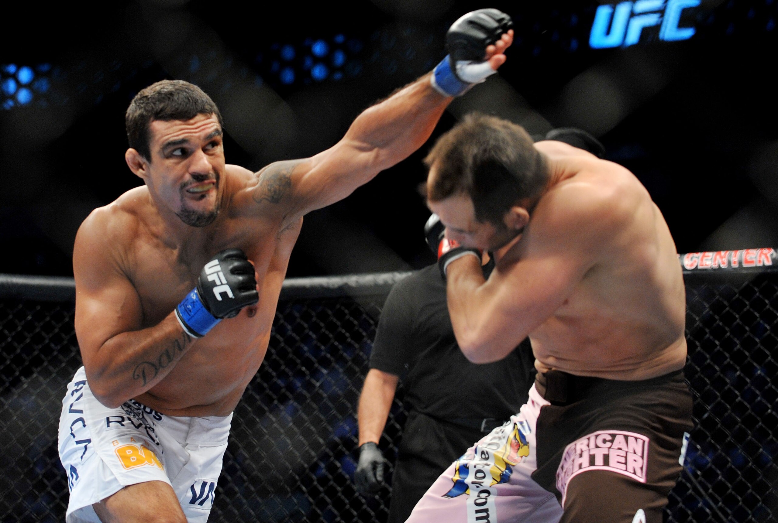 DALLAS - SEPTEMBER 19: UFC fighter Vitor Belfort (L) battles UFC fighter Rich Franklin (R) during their Catch weight bout at UFC 103: Franklin vs. Belfort at the American Airlines Center on September 19, 2009 in Dallas, Texas. (Photo by Jon Kopaloff/Ge DALLAS - SEPTEMBER 19: UFC fighter Vitor Belfort (L) battles UFC fighter Rich Franklin (R) during their Catch weight bout at UFC 103: Franklin vs. Belfort at the American Airlines Center on September 19, 2009 in Dallas, Texas. (Photo by Jon Kopaloff/Ge