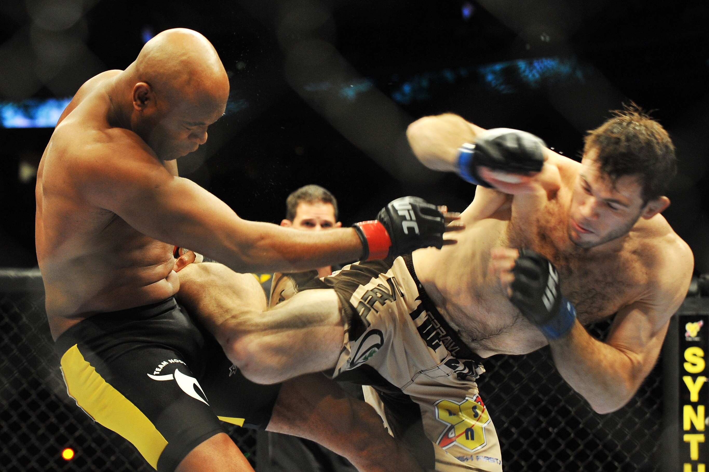 PHILADELPHIA - AUGUST 08:  (L-R) Anderson Silva battles  Forrest Griffin during their light heavyweight bout at UFC 101: Declaration at the Wachovia Center on August 8, 2009 in Philadelphia, Pennsylvania.  (Photo by Jon Kopaloff/Getty Images)