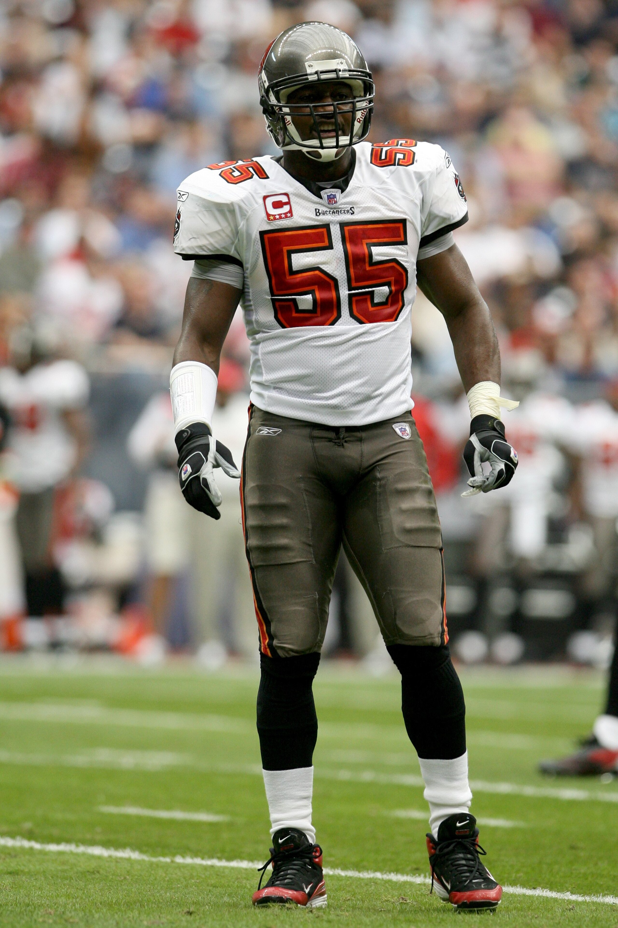 HOUSTON - DECEMBER 9:  Derrick Brooks #55 of the Tampa Bay Buccaneers stands on the field during the NFL game against the Houston Texans at Reliant Stadium on December 9, 2007 in Houston, Texas. (Photo by Thomas B.  Shea/Getty Images)