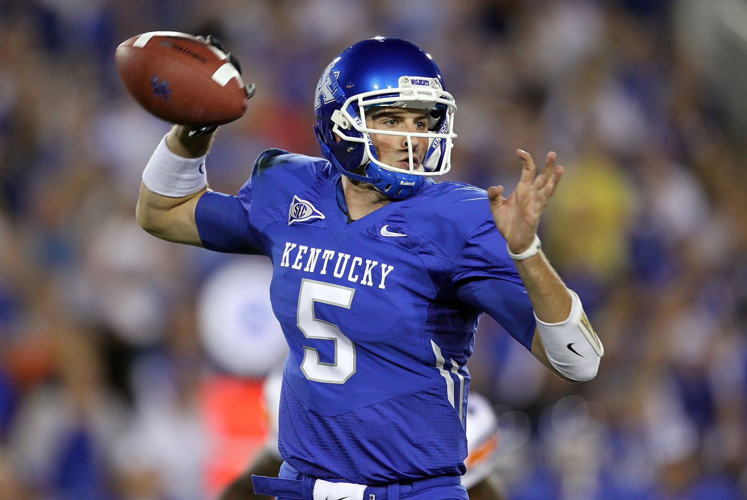 LEXINGTON, KY - OCTOBER 09: Mike Hartline #5 of the Kentucky Wildcats throws a pass during the SEC game against the Auburn Tigers at Commonwealth Stadium on October 9, 2010 in Lexington, Kentucky. (Photo by Andy Lyons/Getty Images) LEXINGTON, KY - OCTOBER 09: Mike Hartline #5 of the Kentucky Wildcats throws a pass during the SEC game against the Auburn Tigers at Commonwealth Stadium on October 9, 2010 in Lexington, Kentucky. (Photo by Andy Lyons/Getty Images)