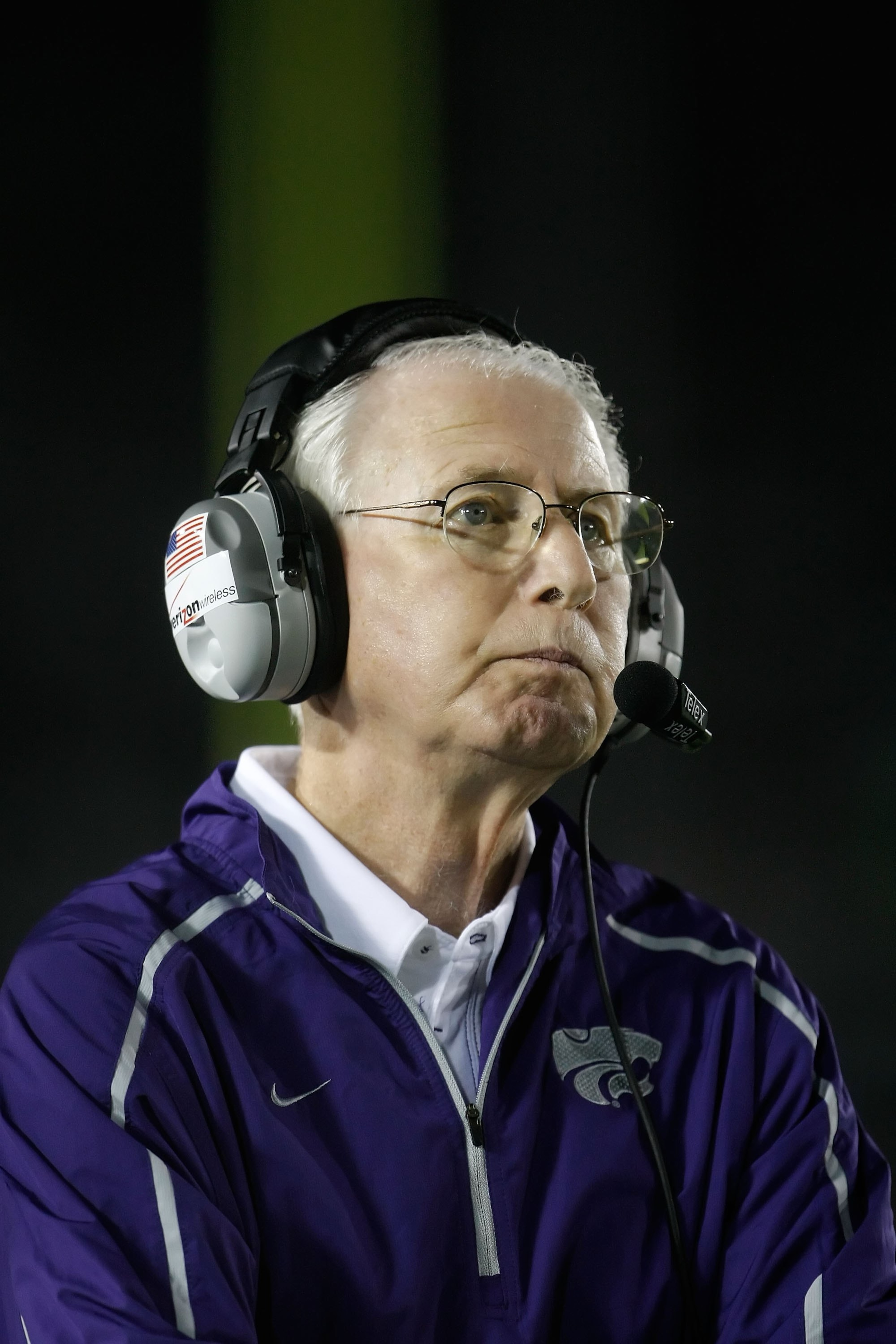 PASADENA, CA - SEPTEMBER 19:  Kansas State Wildcats head coach Bill Snyder looks on against the UCLA Bruins at the Rose Bowl on September 19, 2009 in Pasadena, California. UCLA defeated Kansas State 23-9.  (Photo by Jeff Gross/Getty Images)