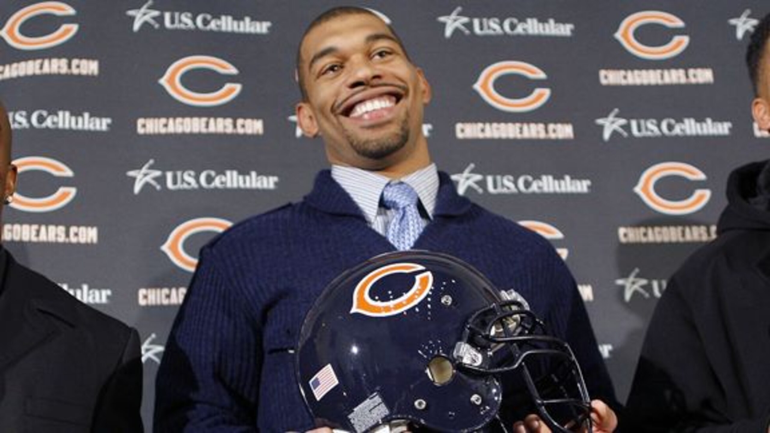 Julius Peppers introduced as a Chicago Bear