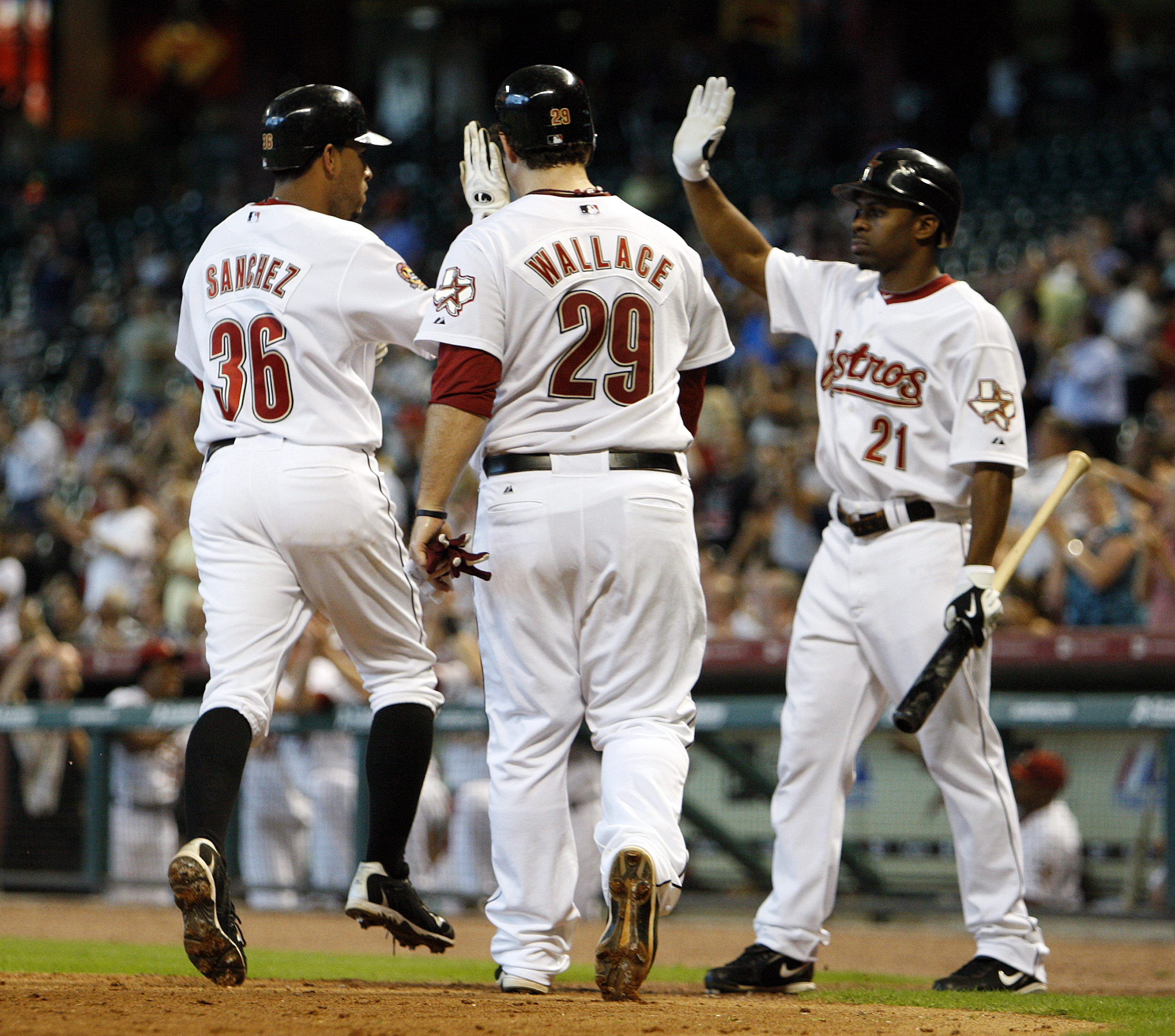 Astros first baseman Lance Berkman (17) in the ready position at