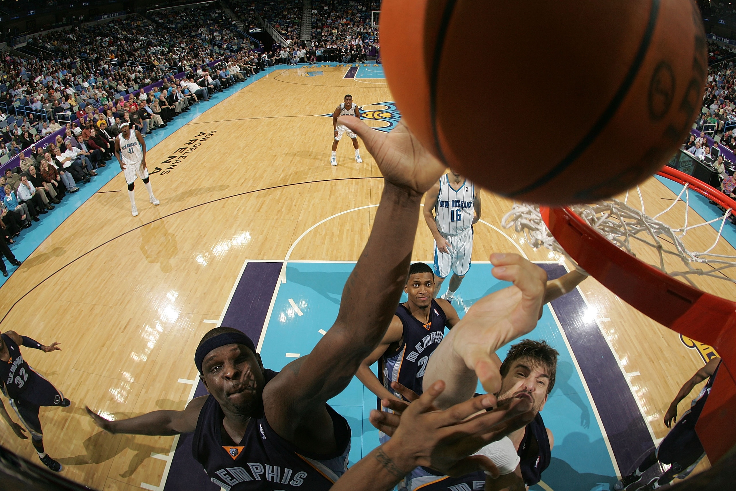 NEW ORLEANS - JANUARY 20: Zach Randolph #50 and Marc Gasol #33 of the Memphis Grizzlies battle for a rebound against the New Orleans Hornets at the New Orleans Arena on January 20, 2010 in New Orleans, Louisiana. The Hornets defeated the Grizzlies 113-1 NEW ORLEANS - JANUARY 20: Zach Randolph #50 and Marc Gasol #33 of the Memphis Grizzlies battle for a rebound against the New Orleans Hornets at the New Orleans Arena on January 20, 2010 in New Orleans, Louisiana. The Hornets defeated the Grizzlies 113-1
