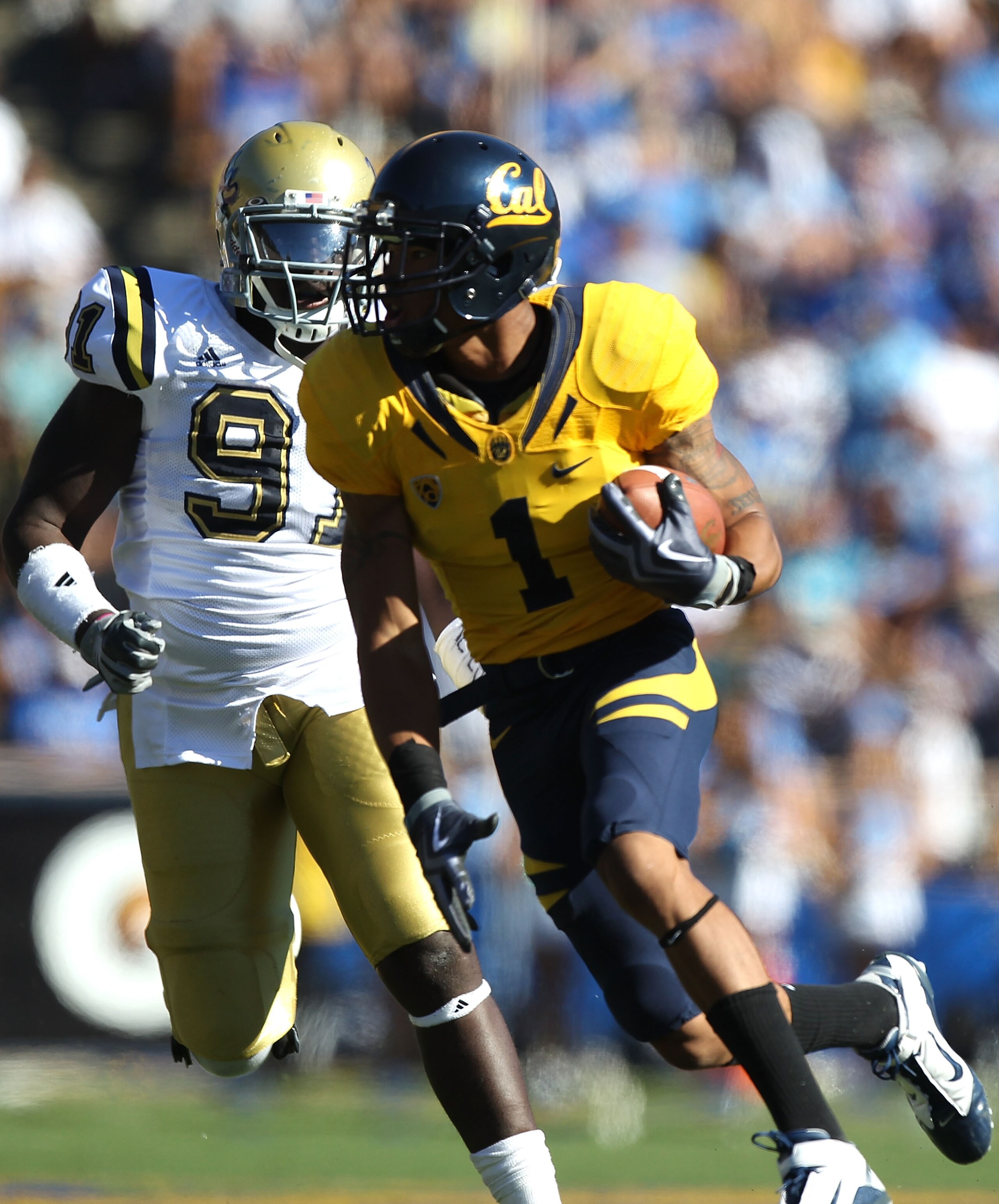 BERKELEY, CA - OCTOBER 09:  Marvin Jones #1 of the California Golden Bears runs for a touchdown against the UCLA Bruins at California Memorial Stadium on October 9, 2010 in Berkeley, California.  (Photo by Jed Jacobsohn/Getty Images)