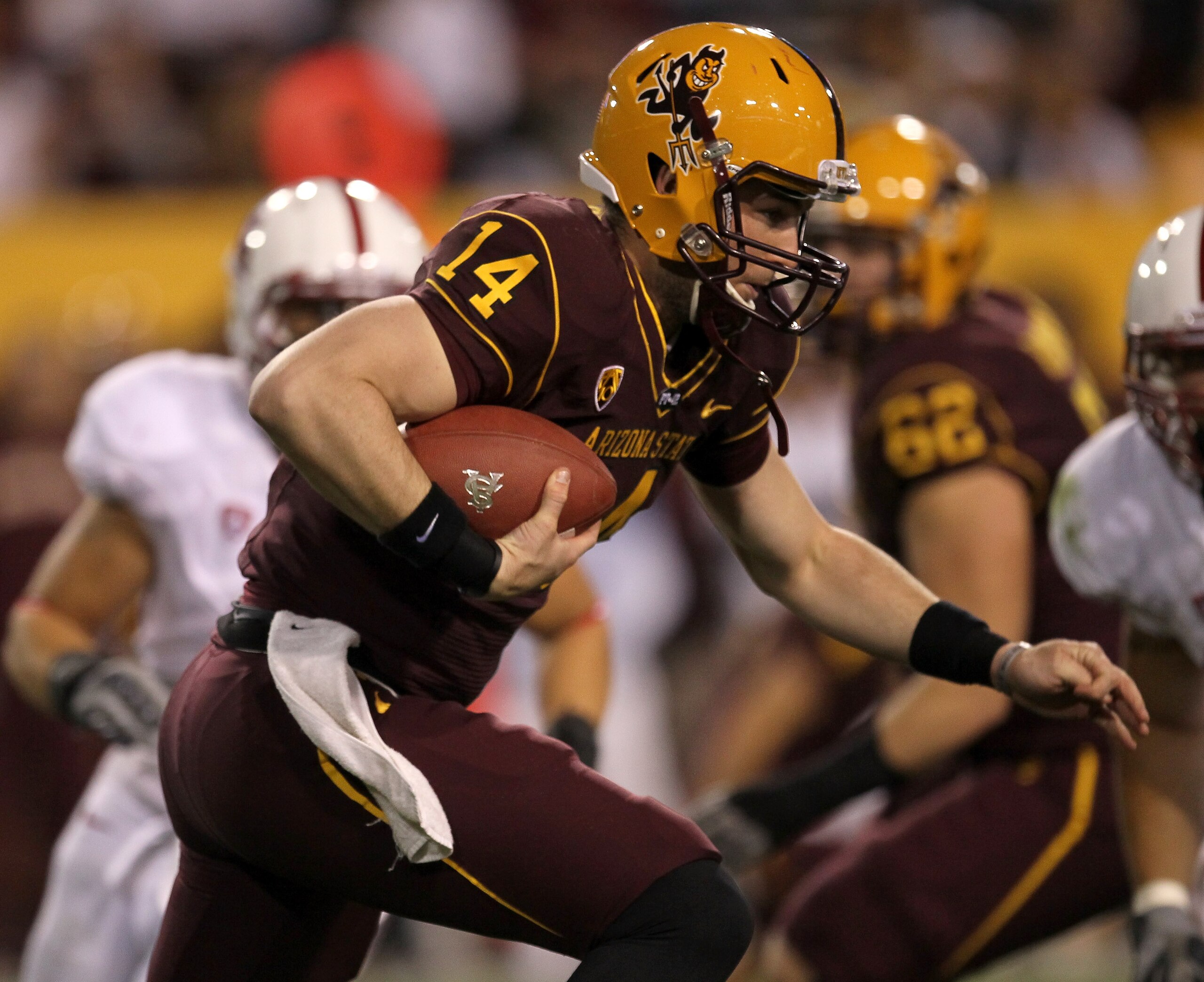 TEMPE, AZ - NOVEMBER 13:  Quarterback Steven Threet #14 of the Arizona State Sun Devils runs the ball against the Stanford Cardinal at Sun Devil Stadium on November 13, 2010 in Tempe, Arizona.  (Photo by Stephen Dunn/Getty Images)