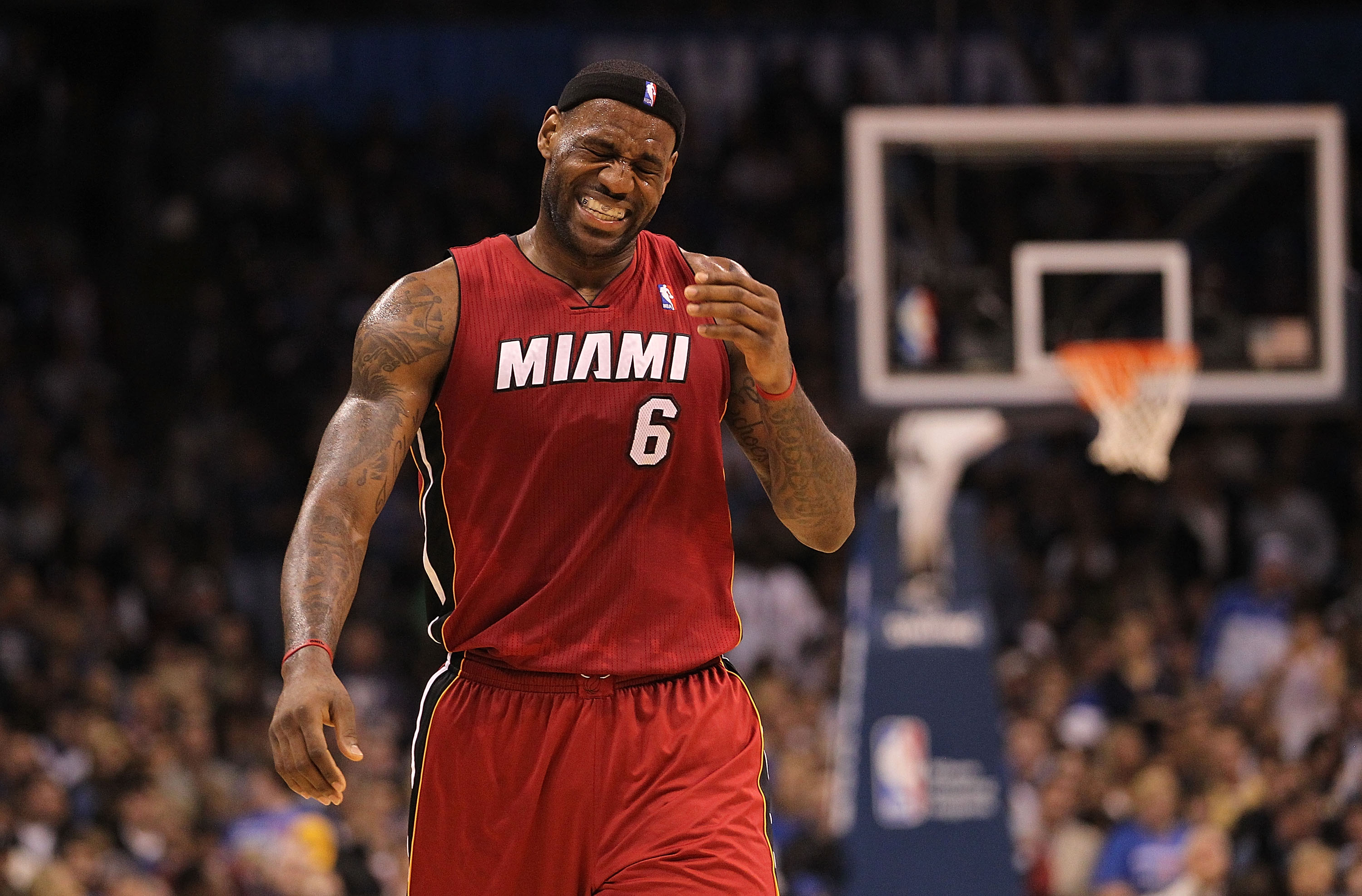 OKLAHOMA CITY, OK - JANUARY 30:  Forward LeBron James #6 of the Miami Heat during play against the Oklahoma City Thunder at Ford Center on January 30, 2011 in Oklahoma City, Oklahoma.  NOTE TO USER: User expressly acknowledges and agrees that, by download