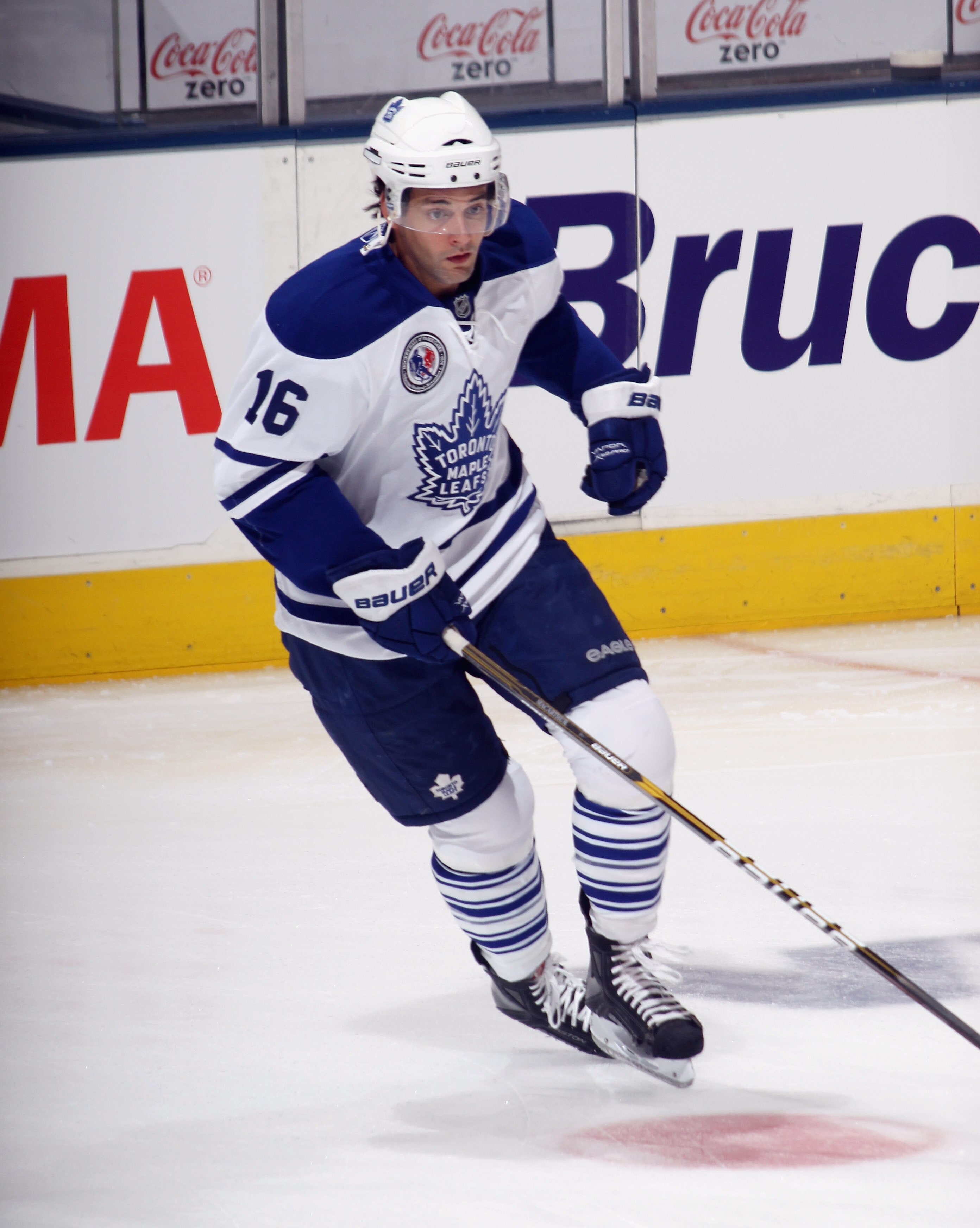 TORONTO, ON - NOVEMBER 06:  Clarke MacArthur #16 of the Toronto Maple Leafs skates against the Buffalo Sabres at the Air Canada Centre on November 6, 2010 in Toronto, Canada. The Sabres defeated the Maple Leafs 3-2.  (Photo by Bruce Bennett/Getty Images)