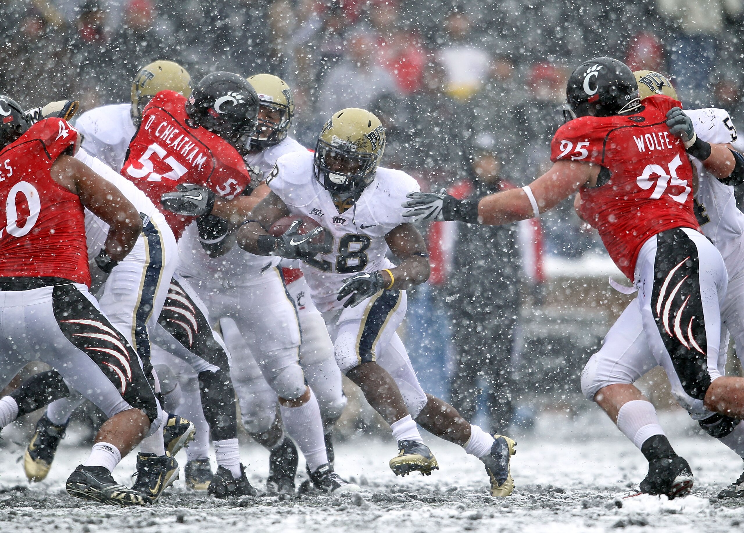CINCINNATI, OH - DECEMBER 04: Dion Lewis #28 of the Pittsburgh Panthers runs with the ball during the Big East Conference game against the Cincinnati Bearcats at Nippert Stadium on December 4, 2010 in Cincinnati, Ohio. Pittsburgh won 28-10. (Photo by A CINCINNATI, OH - DECEMBER 04: Dion Lewis #28 of the Pittsburgh Panthers runs with the ball during the Big East Conference game against the Cincinnati Bearcats at Nippert Stadium on December 4, 2010 in Cincinnati, Ohio. Pittsburgh won 28-10. (Photo by A