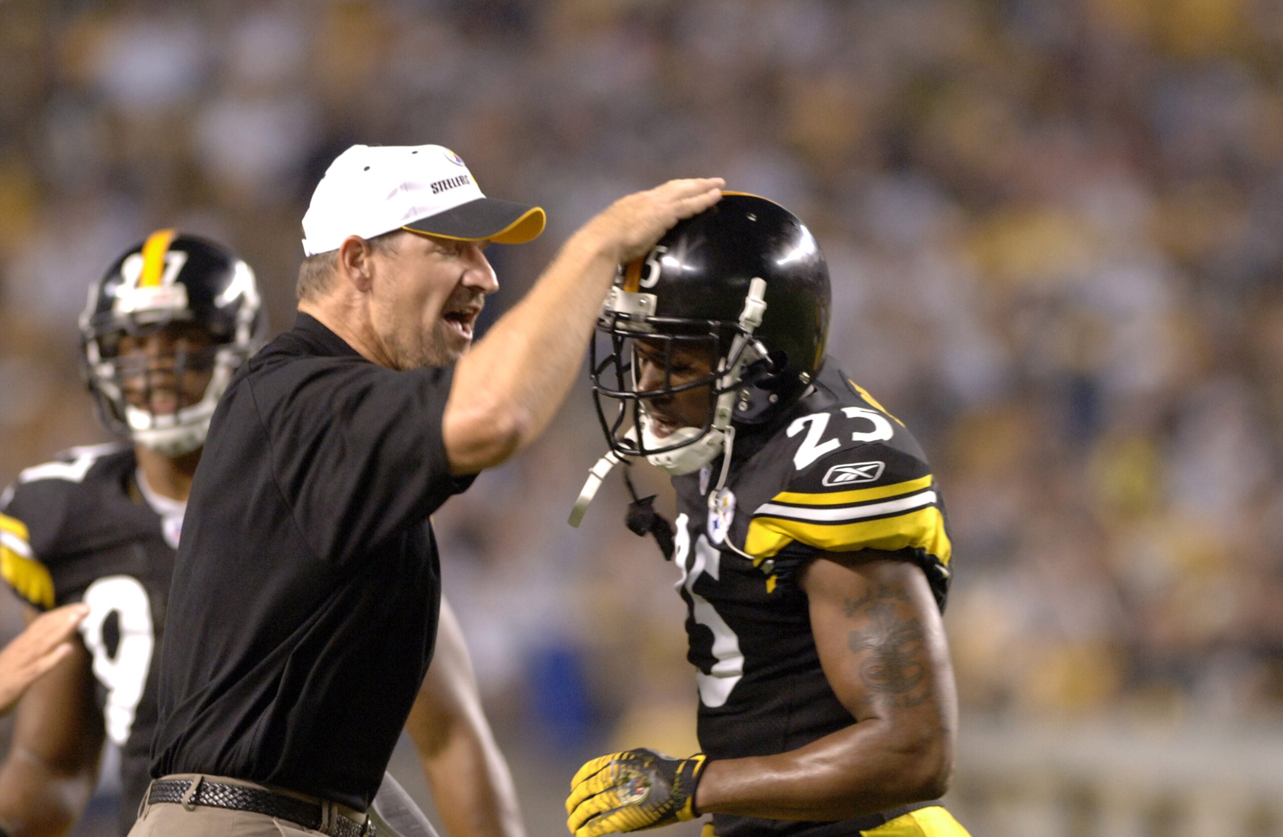 Pittsburgh Steelers coach Bill Cowher applauds a play against the Miami Dolphins during the NFL's 2006 opening game on September 7, 2006 at Heinz Field in Pittsburgh, Pennsylvania.  The Steelers won 28 - 17.  (Photo by Al Messerschmidt/Getty Images)