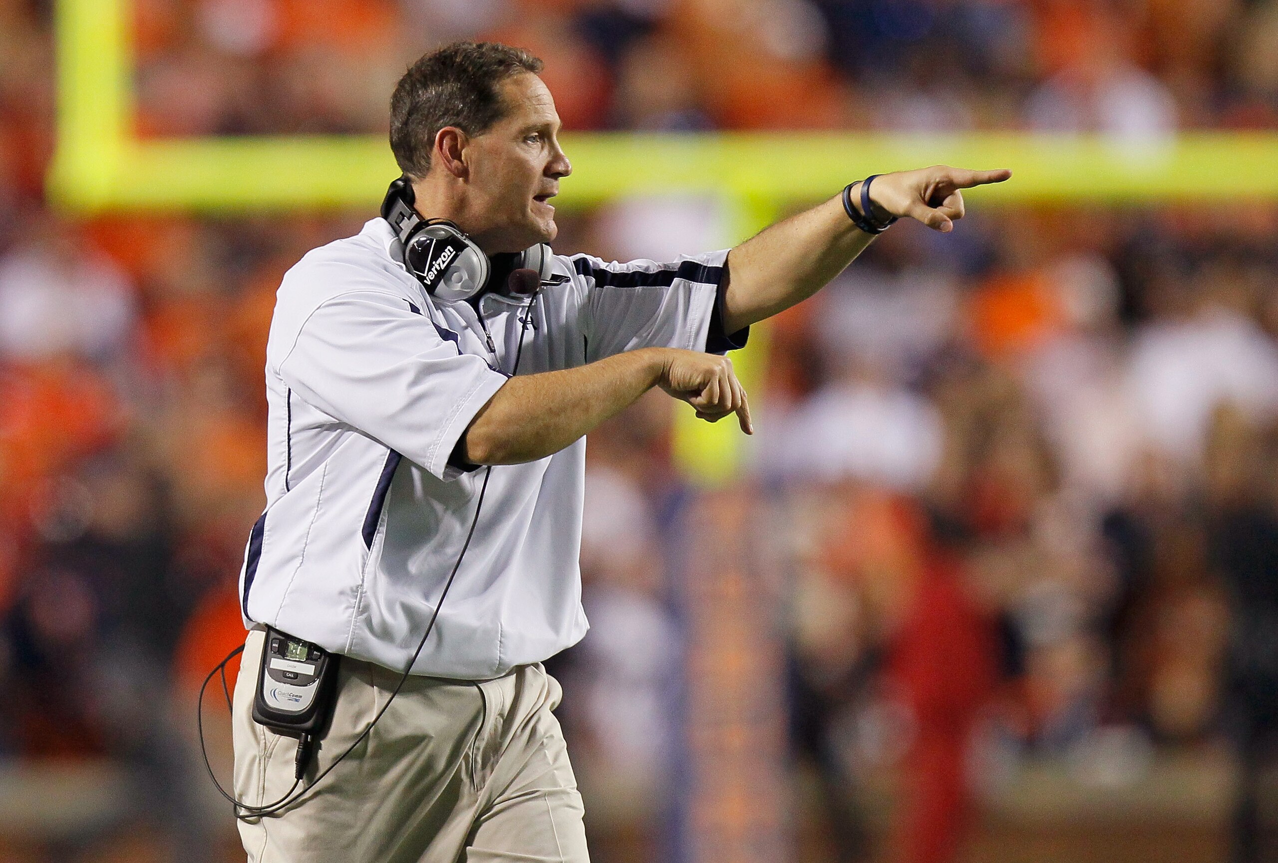 AUBURN, AL - NOVEMBER 13:  Head coach Gene Chizik of the Auburn Tigers against the Georgia Bulldogs at Jordan-Hare Stadium on November 13, 2010 in Auburn, Alabama.  (Photo by Kevin C. Cox/Getty Images)