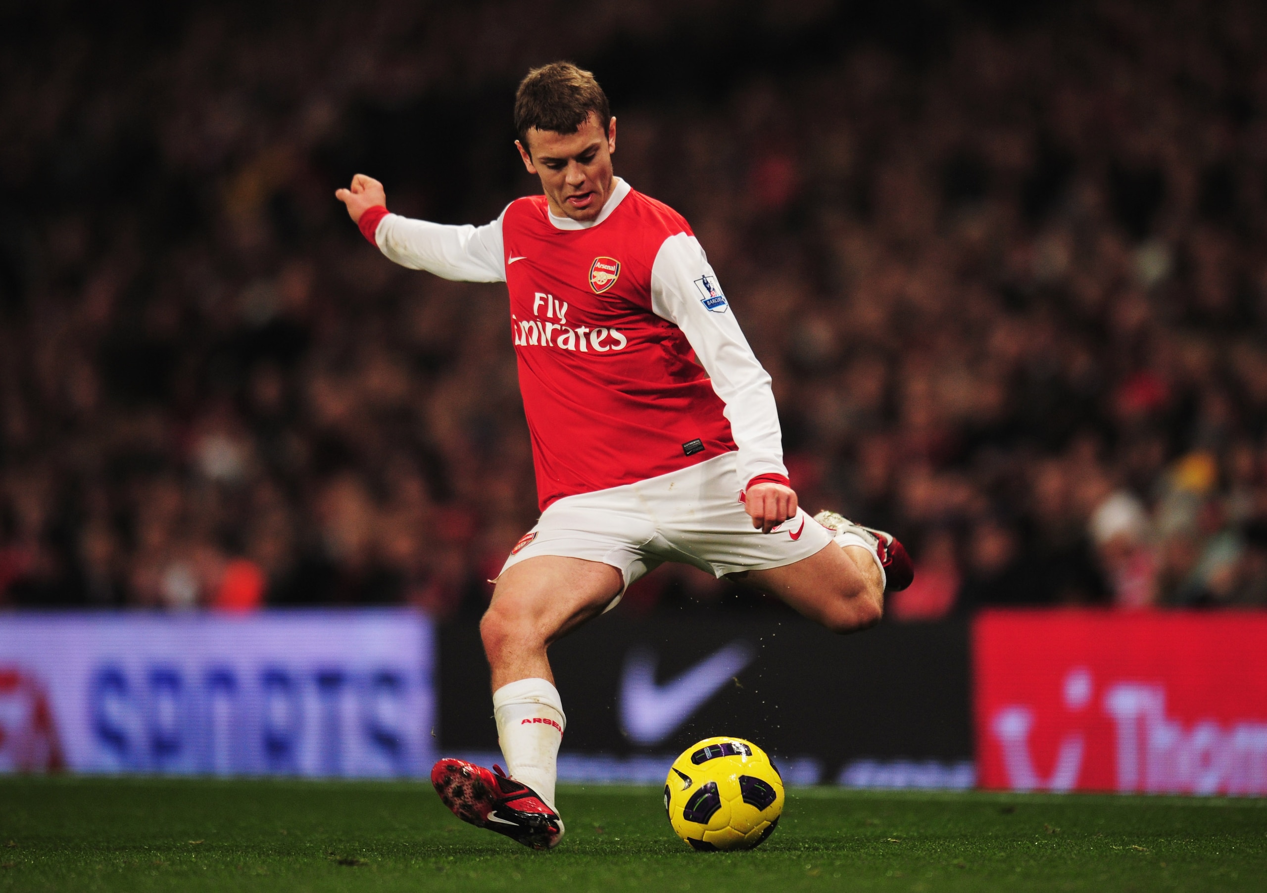 LONDON, ENGLAND - JANUARY 05:  Jack Wilshere of Arsenal in action during the Barclays Premier League match between Arsenal and Manchester City at the Emirates Stadium on January 5, 2011 in London, England.  (Photo by Shaun Botterill/Getty Images)