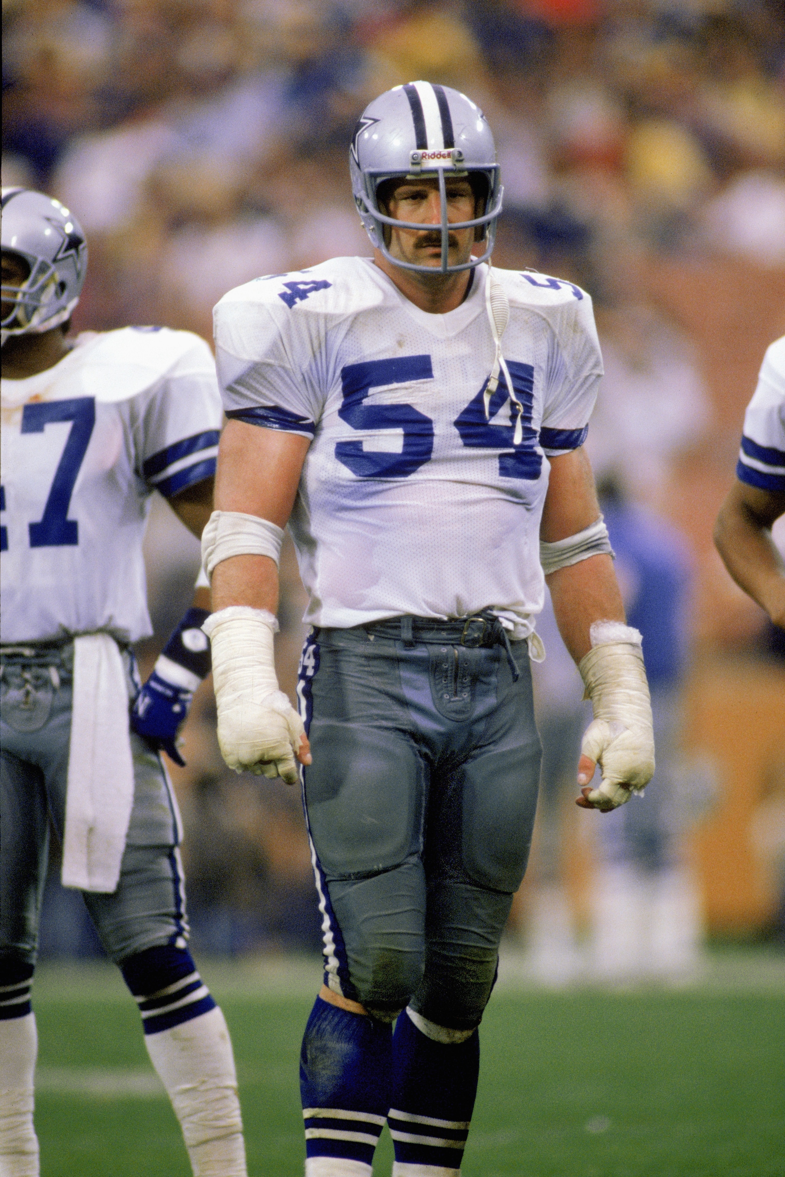 1986:  Defensive lineman Randy White #54 of the Dallas Cowboys stands on the field between plays during a 1986 NFL game.  (Photo by Stephen Dunn/Getty Images)
