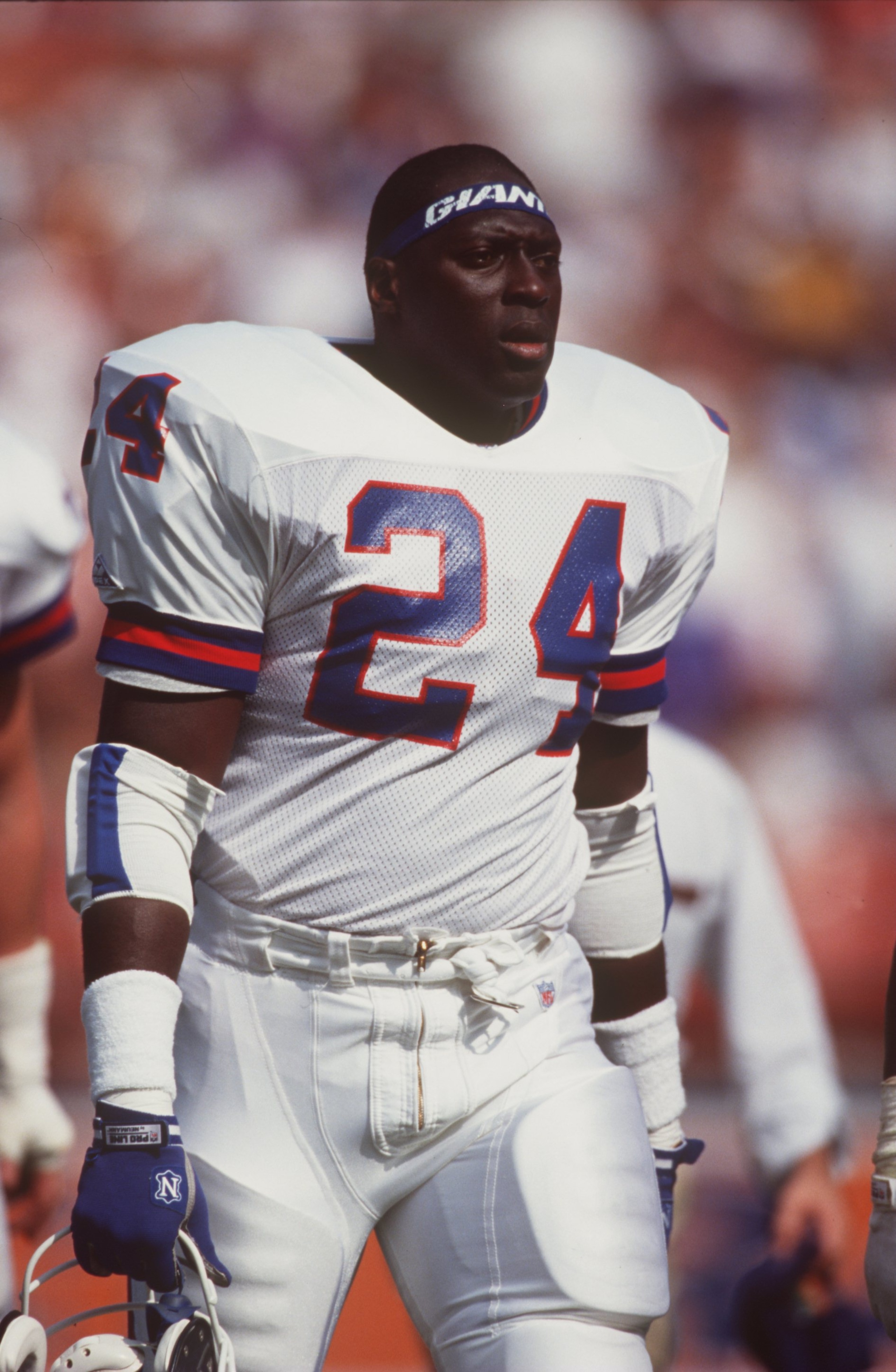18 Oct 1992:  Running back Ottis Anderson of the New York Giants looks on during the Giants 38-17 loss to the Los Angeles Rams at Anaheim Stadium in Anaheim, California. Mandatory Credit: Mike Powell/ALLSPORT