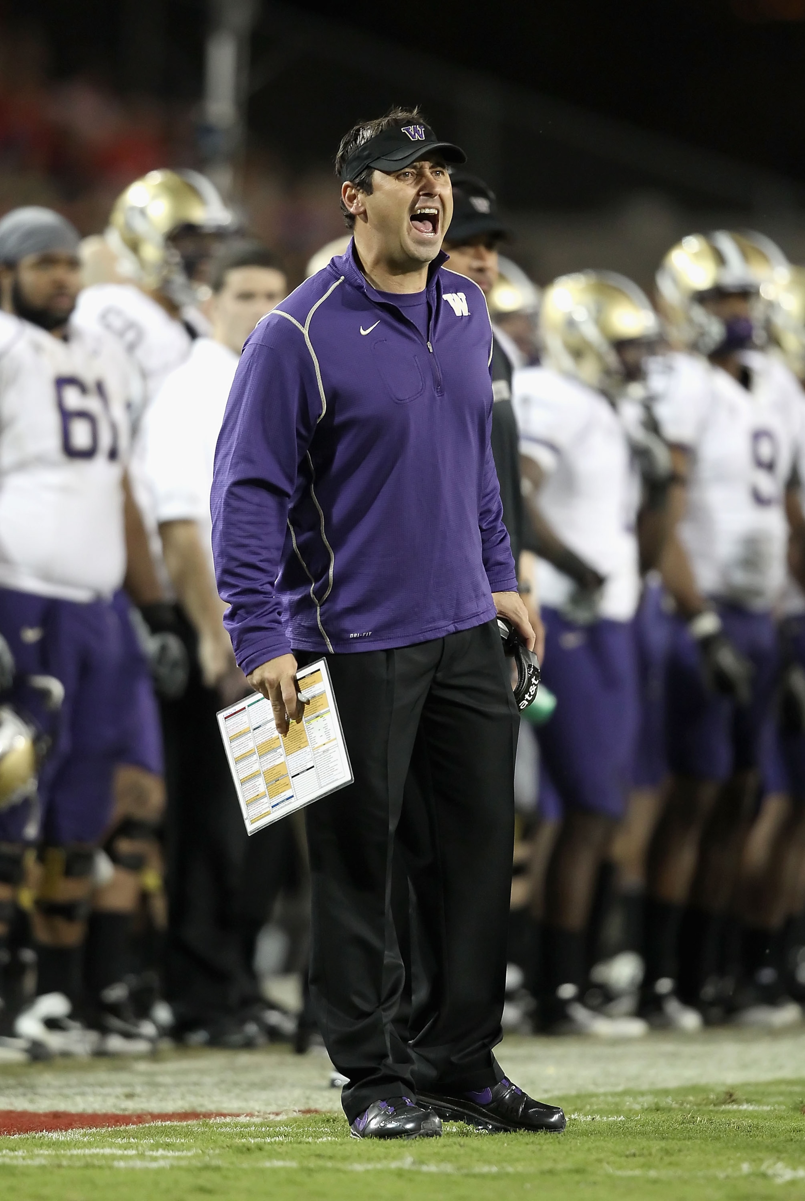 TUCSON, AZ - OCTOBER 23:  Head coach Steve Sarkisian of the Washington Huskies reacts during the college football game against the Arizona Wildcats at Arizona Stadium on October 23, 2010 in Tucson, Arizona.  (Photo by Christian Petersen/Getty Images)