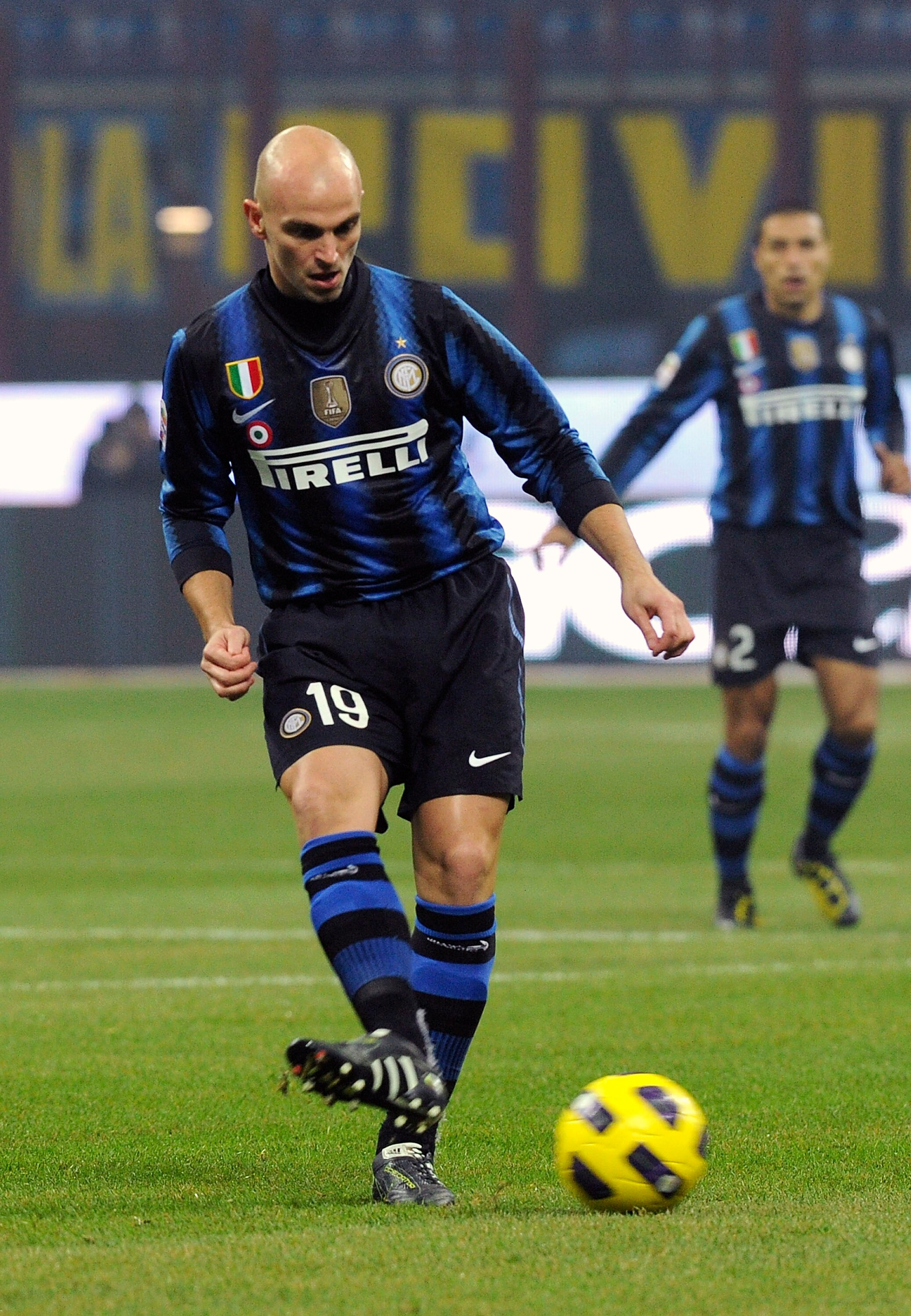 MILAN, ITALY - FEBRUARY 06:  Esteban Cambiasso of Inter in action during the Serie A match between FC Internazionale Milano and AS Roma at Stadio Giuseppe Meazza on February 6, 2011 in Milan, Italy.  (Photo by Dino Panato/Getty Images)