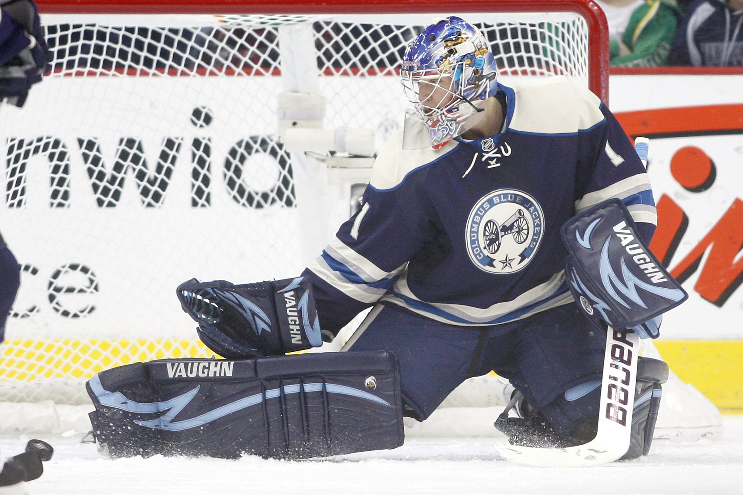 COLUMBUS, OH - DECEMBER 27:  Steve Mason #1 of the Columbus Blue Jackets makes a kick save on a shot from Antti Miettinen #20 of the Minnesota Wild during the second period on December 27, 2010 at Nationwide Arena in Columbus, Ohio.  (Photo by John Griesh