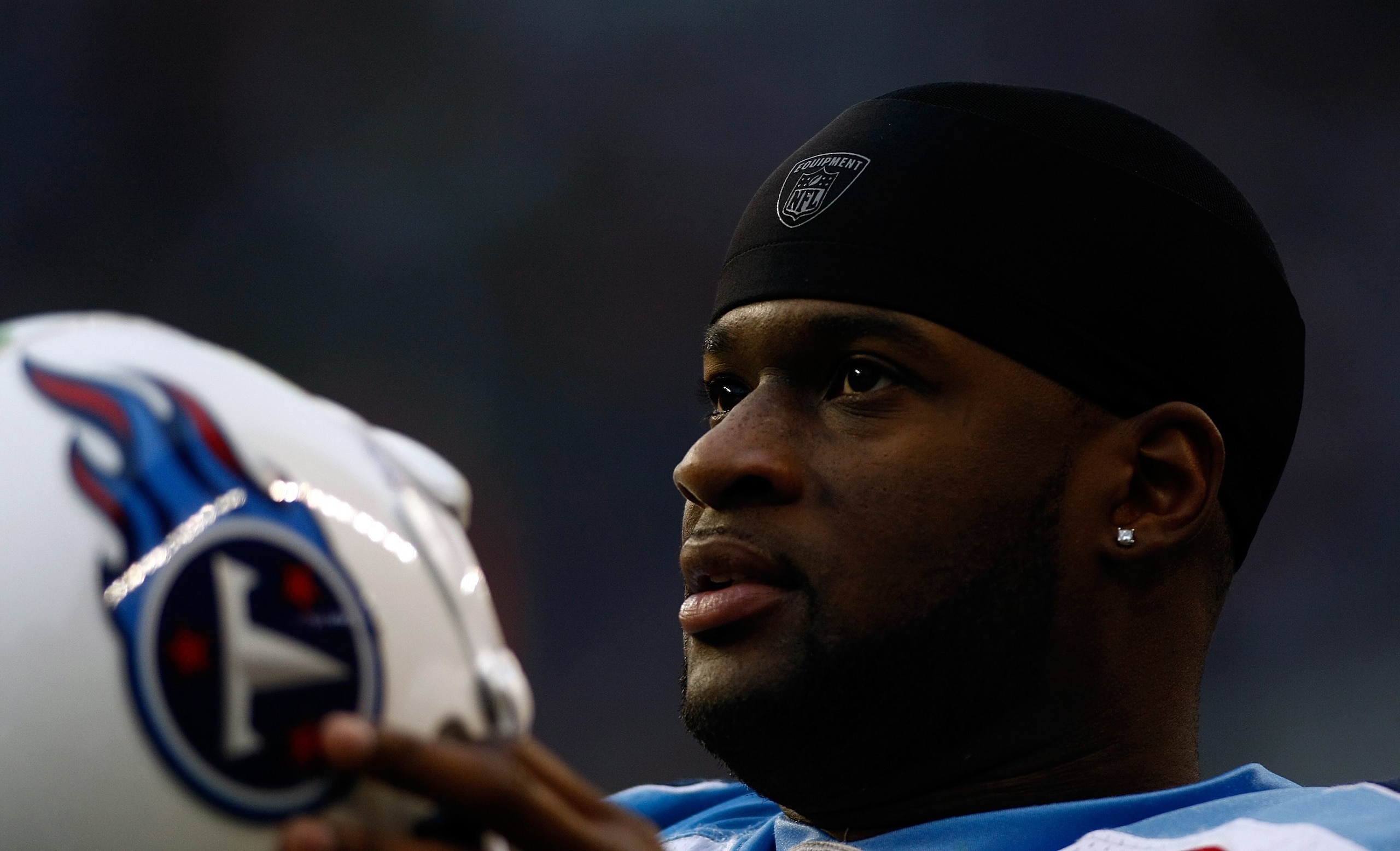 SEATTLE , WA - JANUARY 03:  Vince Young #10 of the Tennessee Titans plays against the Seattle Seahawks at Qwest Field on January 3, 2010 in Seattle, Washington.  (Photo by Jonathan Ferrey/Getty Images)