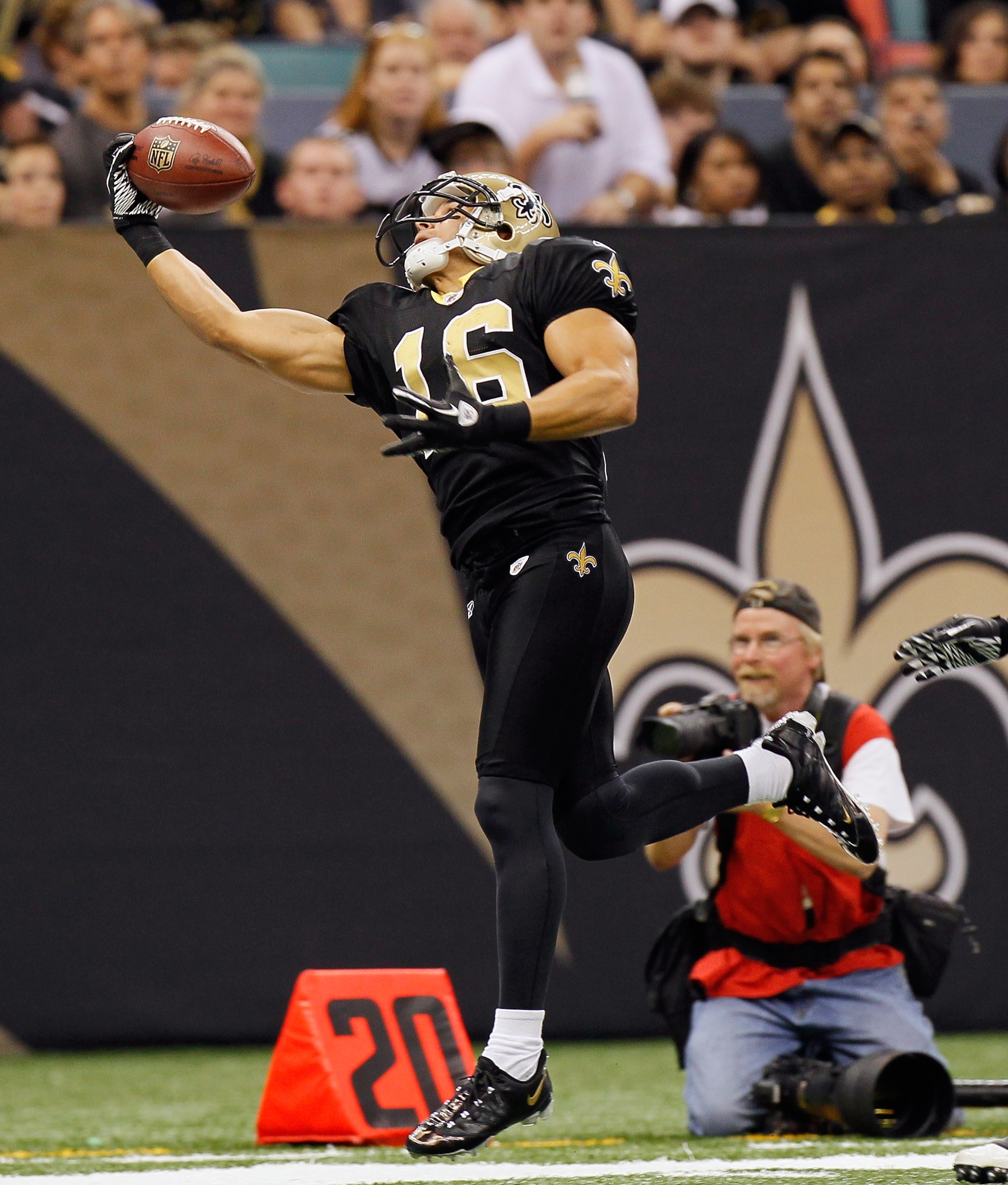 NEW ORLEANS - NOVEMBER 21:  Lance Moore #16 of the New Orleans Saints against the Seattle Seahawks at Louisiana Superdome on November 21, 2010 in New Orleans, Louisiana.  (Photo by Kevin C. Cox/Getty Images)
