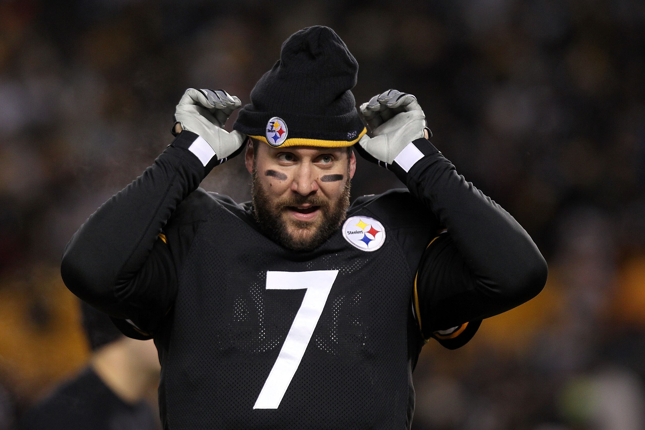PITTSBURGH, PA - JANUARY 23:  Quarterback Ben Roethlisberger #7 of the Pittsburgh Steelers looks on against the New York Jets during the 2011 AFC Championship game at Heinz Field on January 23, 2011 in Pittsburgh, Pennsylvania. The Steelers won 24-19.  (P