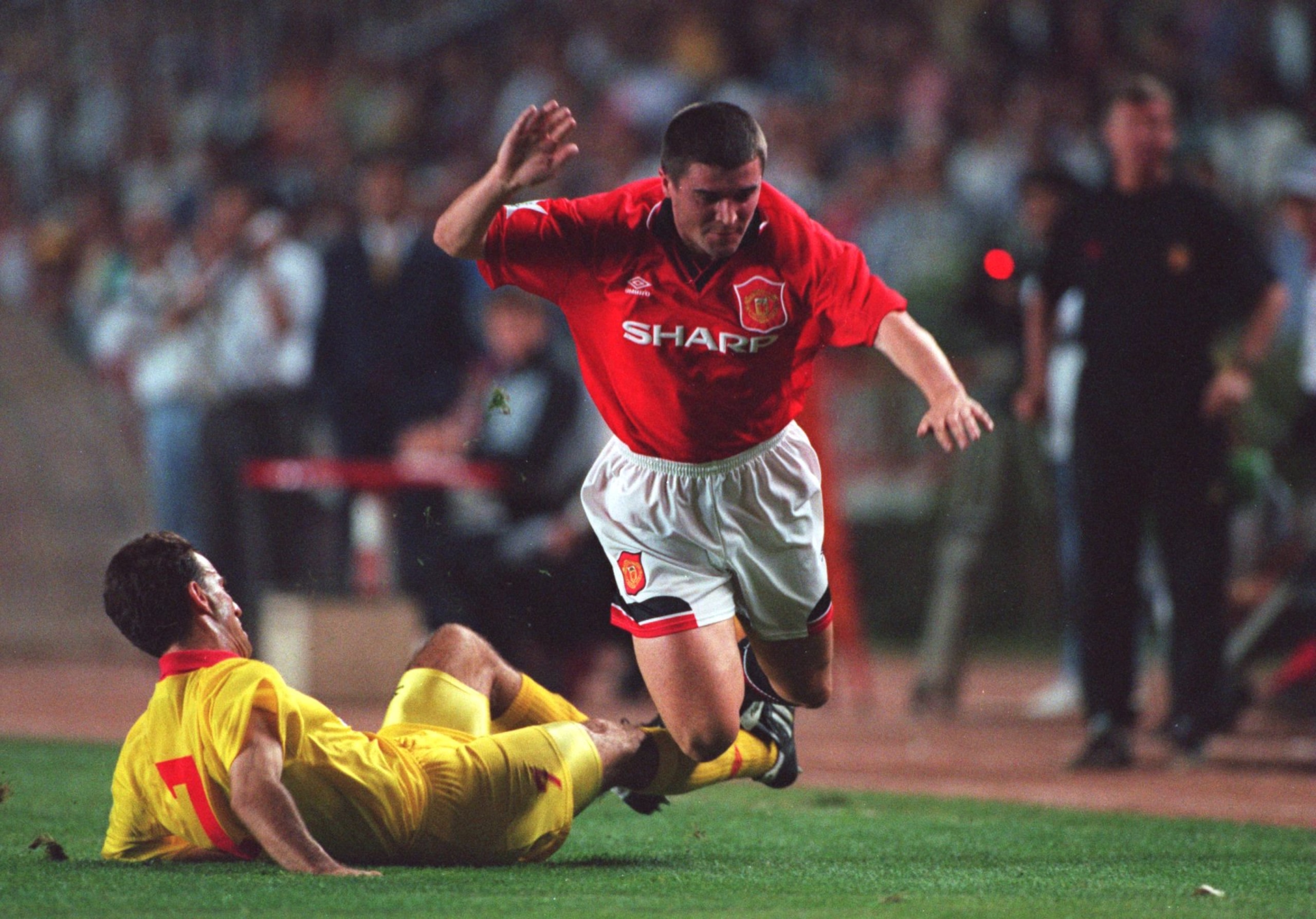 28 SEP 1994:  ROY KEANE OF MANCHESTER UNITED IS BROUGHT DOWN BY TEPEKULE YUSEF OF GALATASARY DURING THE GALATASARY V MANCHESTER UNITED CHAMPIONS LEAGUE MATCH IN ISTANBUL, TURKEY. Mandatory Credit: Graham Chadwick/ALLSPORT
