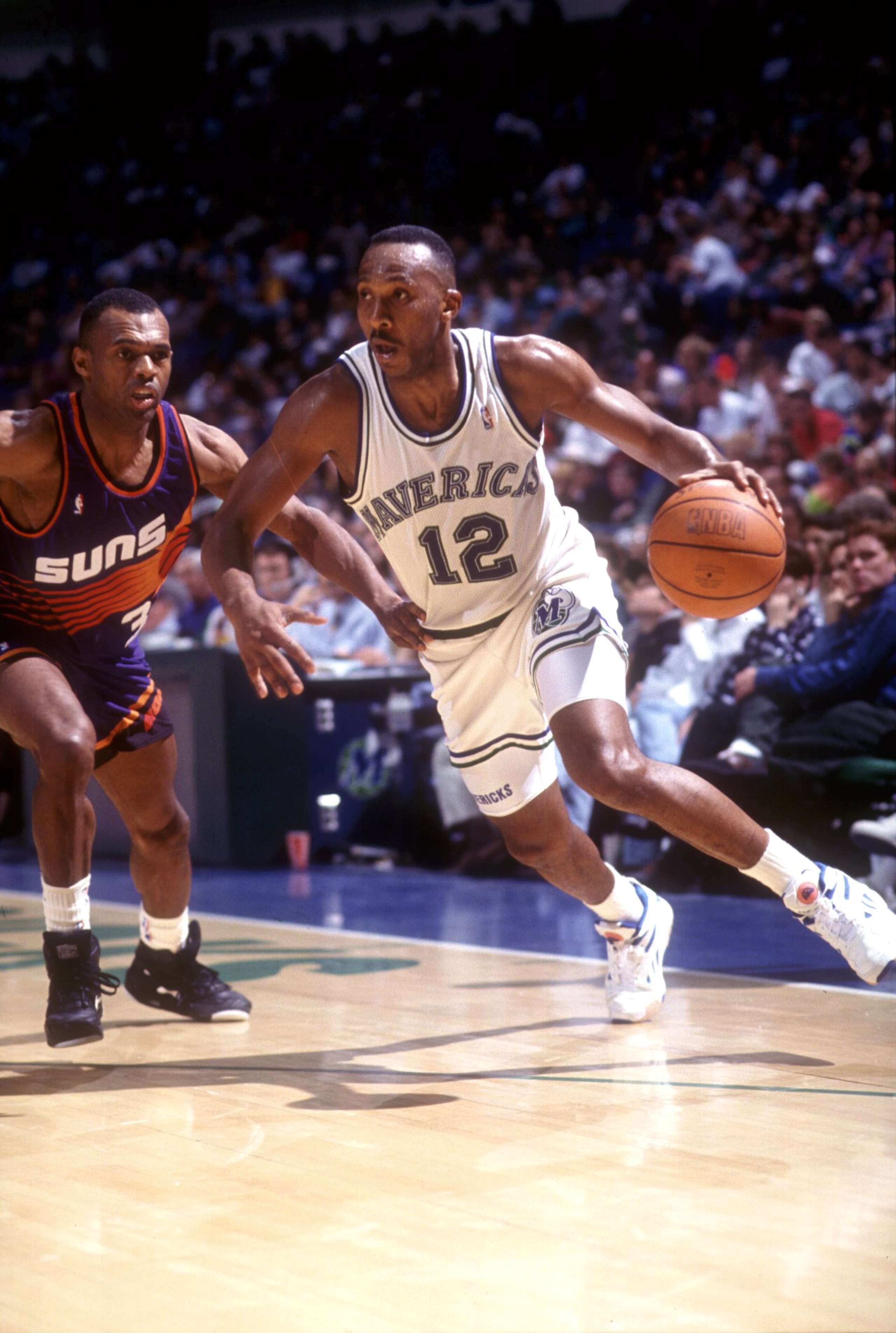 DALLAS MAVERICKS'' DEREK HARPER IN ACTION AGAINST THE PHOENIX SUNS. Mandatory Credit: Layne Murdoch/ALLSPORT